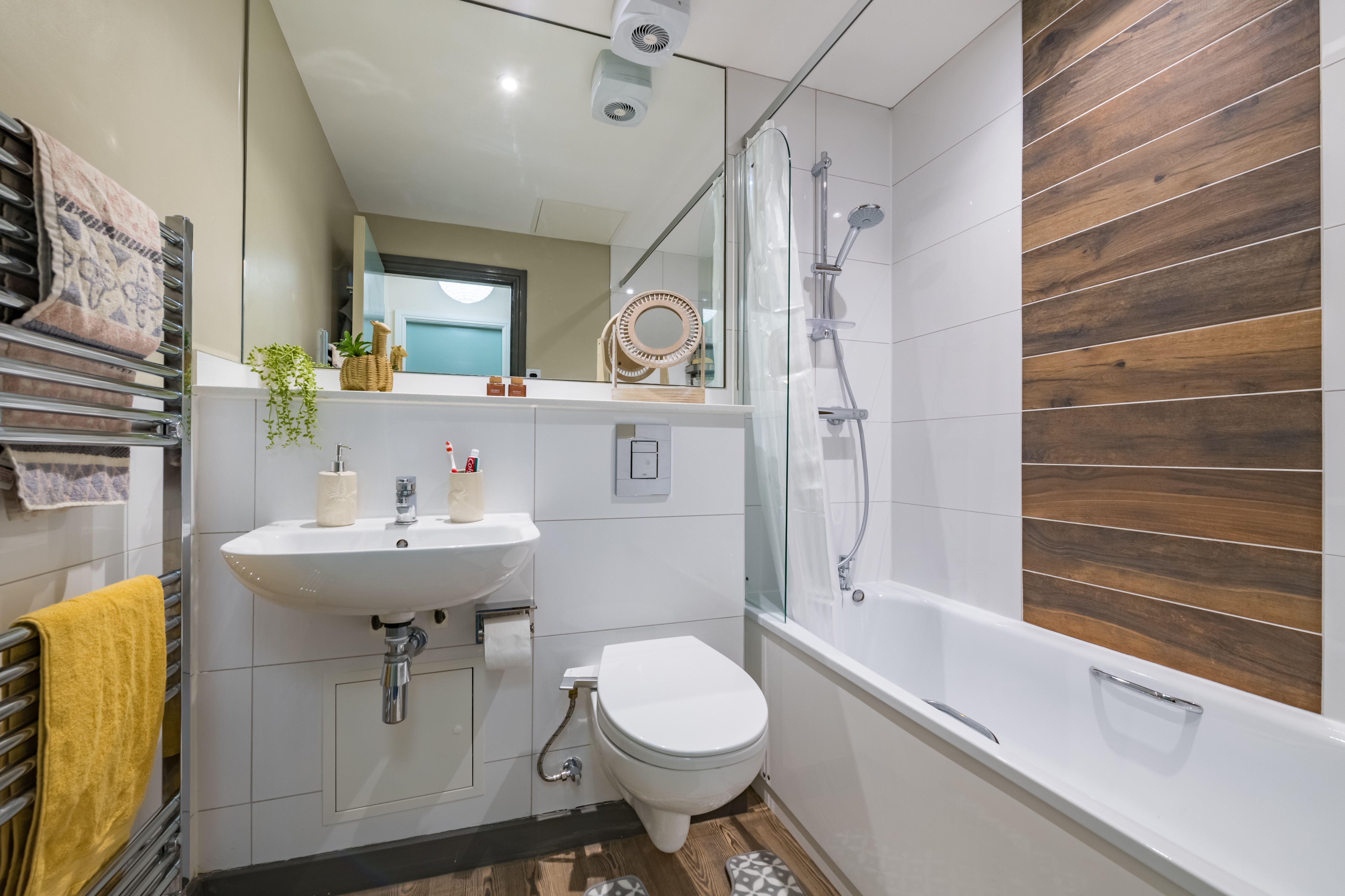 Flat 10 - Woodsley Terrace photography by Bevan Cockerill-3.jpg