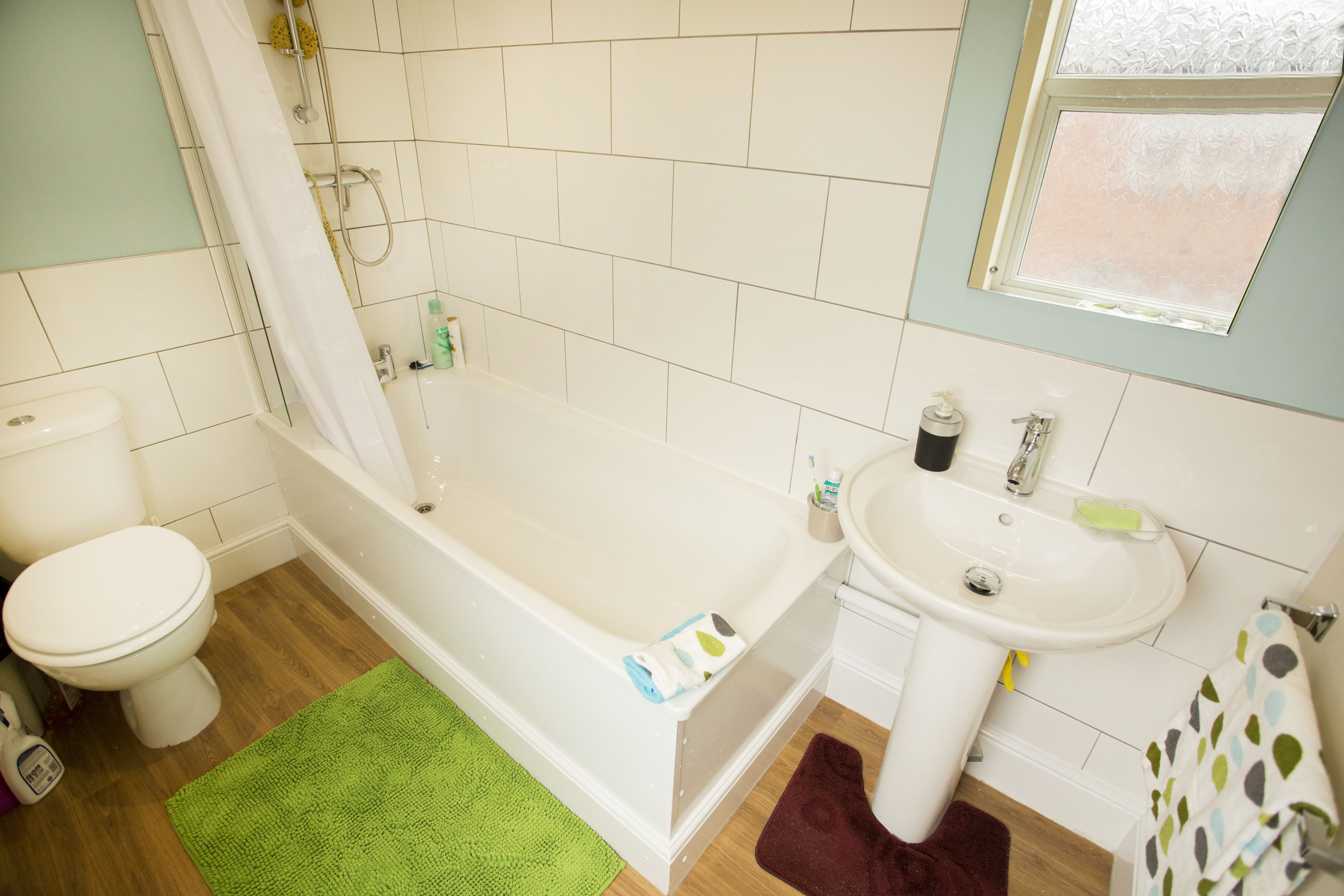 8 CHISWICK - Bathroom (2).JPG