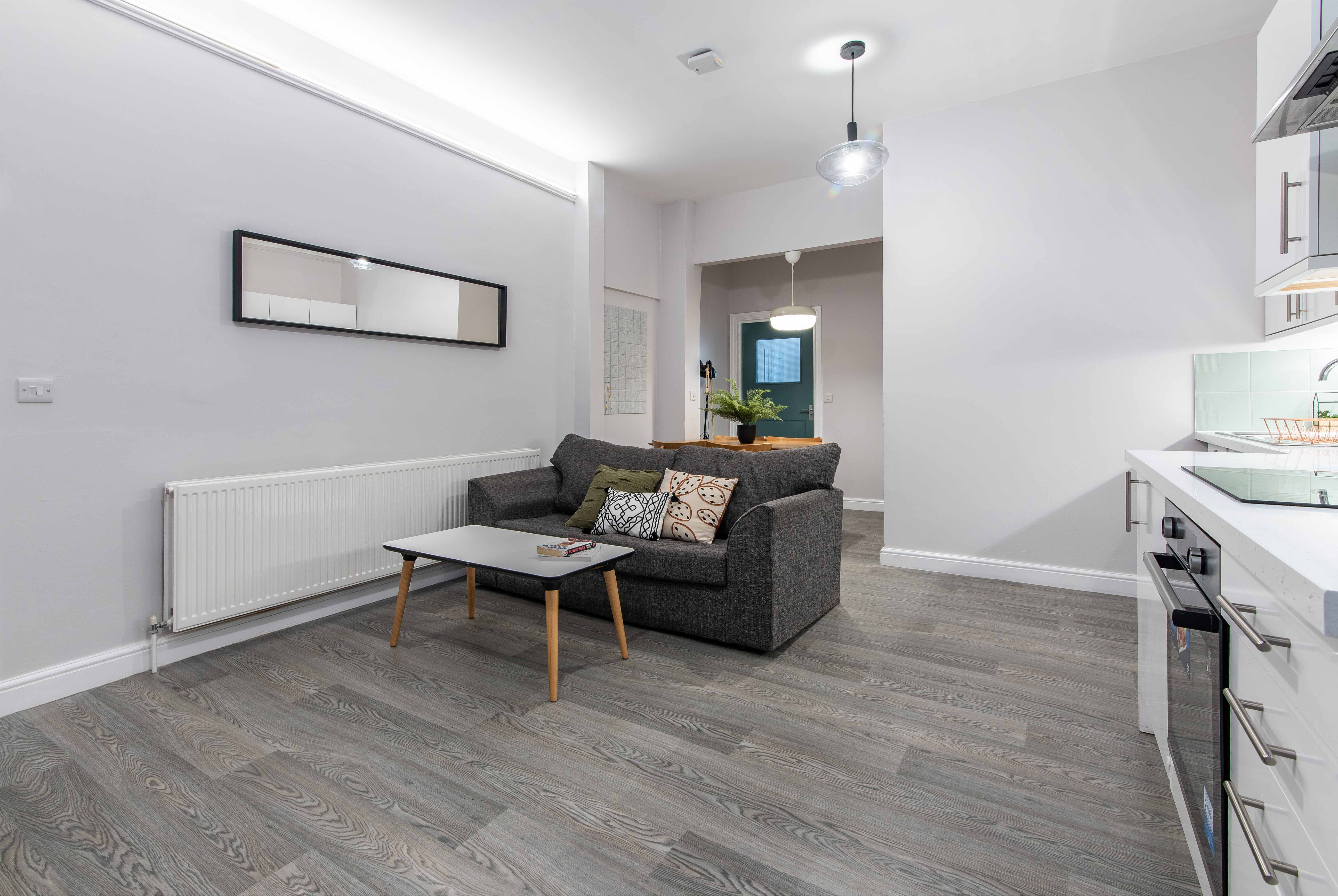 Flat 1,64 Addison St Low 3