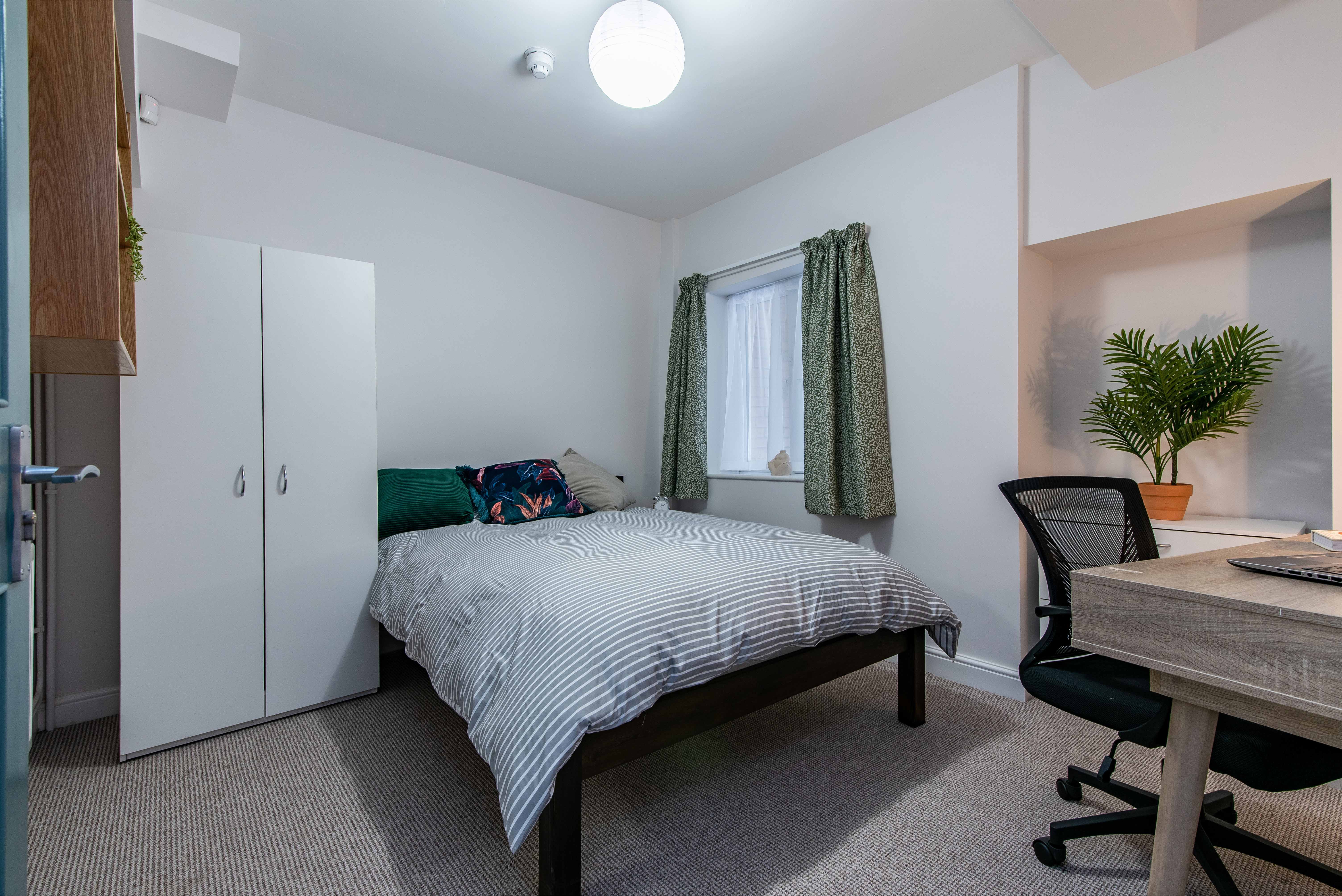 Flat 1,64 Addison St Low 10