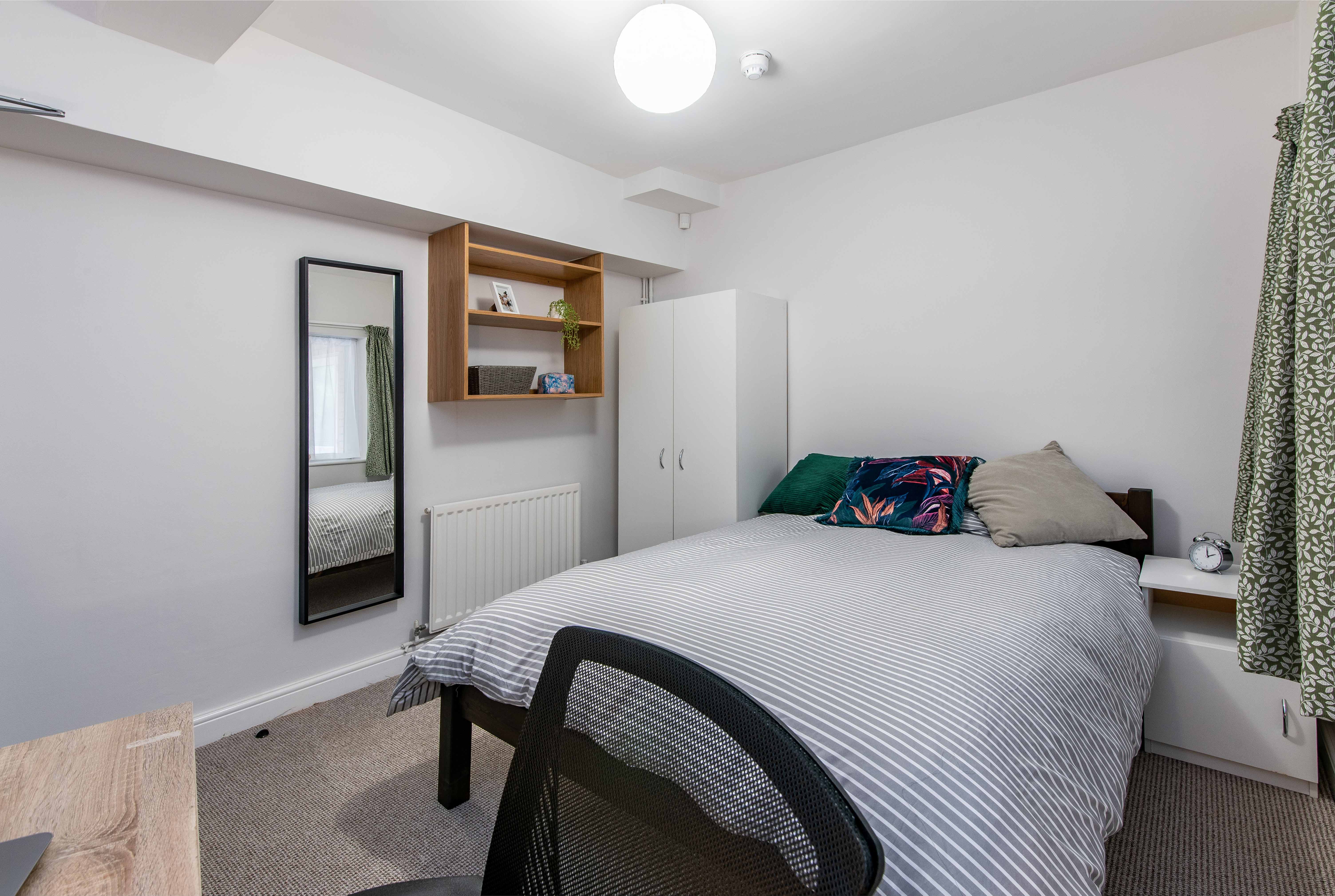 Flat 1,64 Addison St Low 12