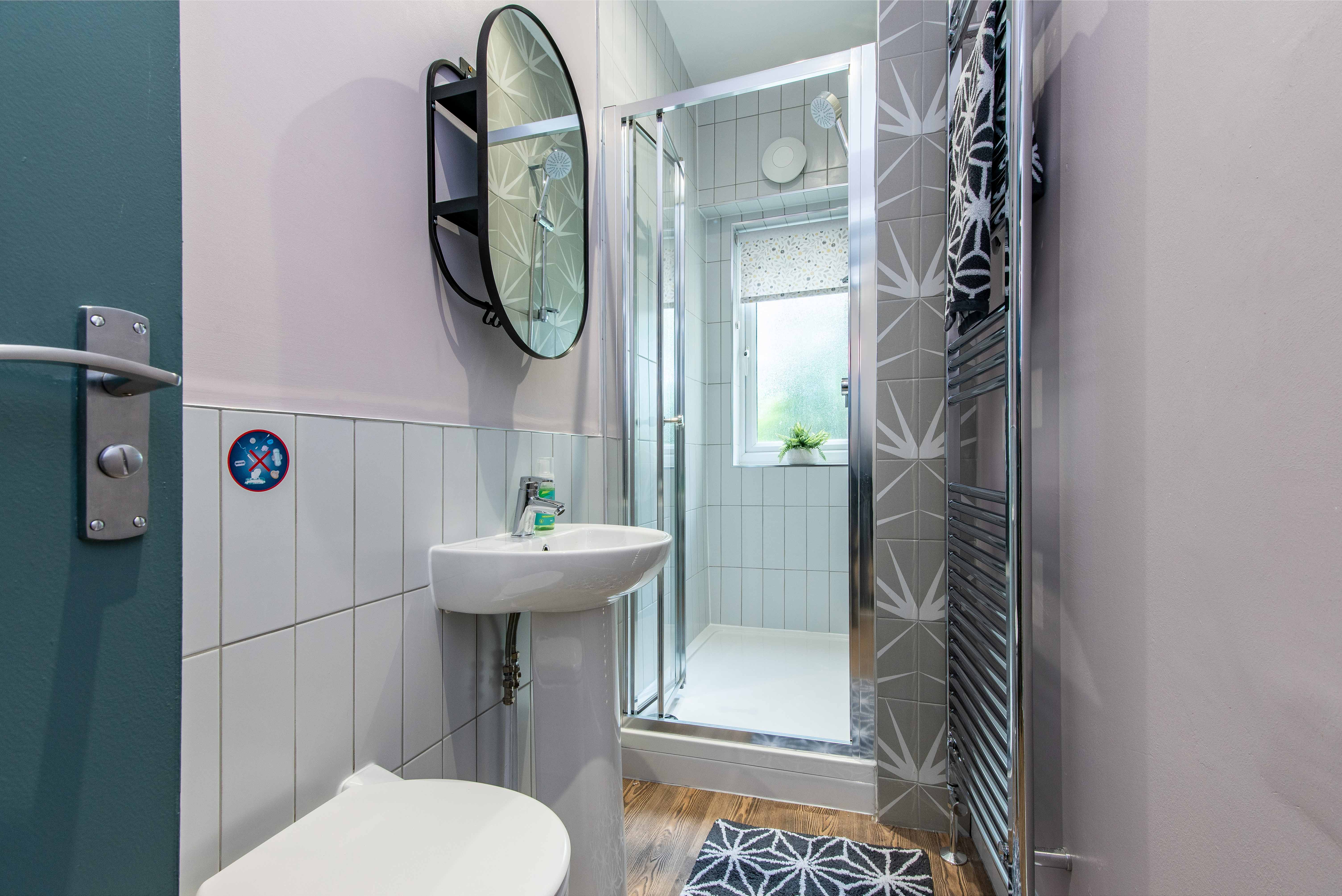 Flat 1,64 Addison St Low 14