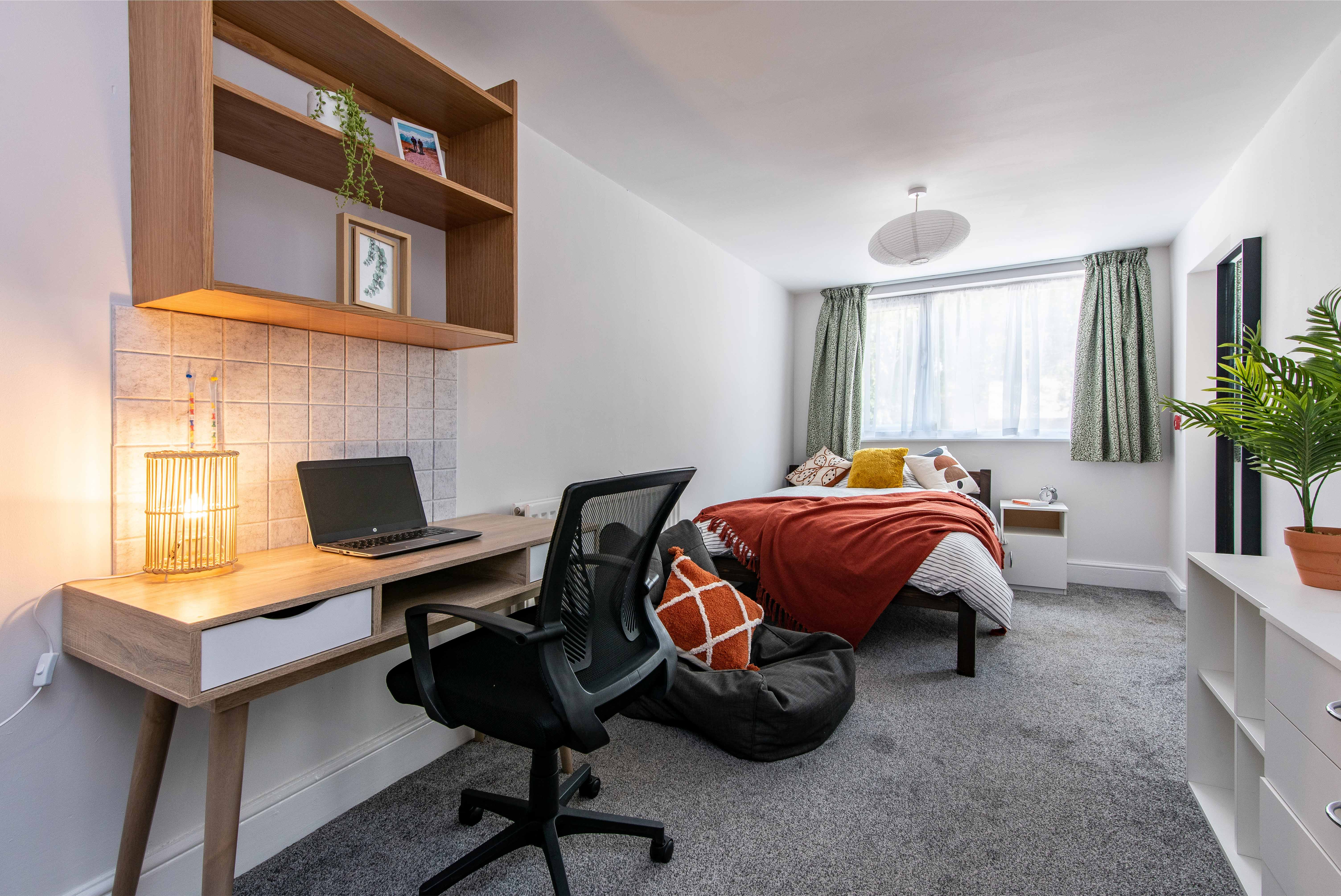 Flat 1,64 Addison St Low 22