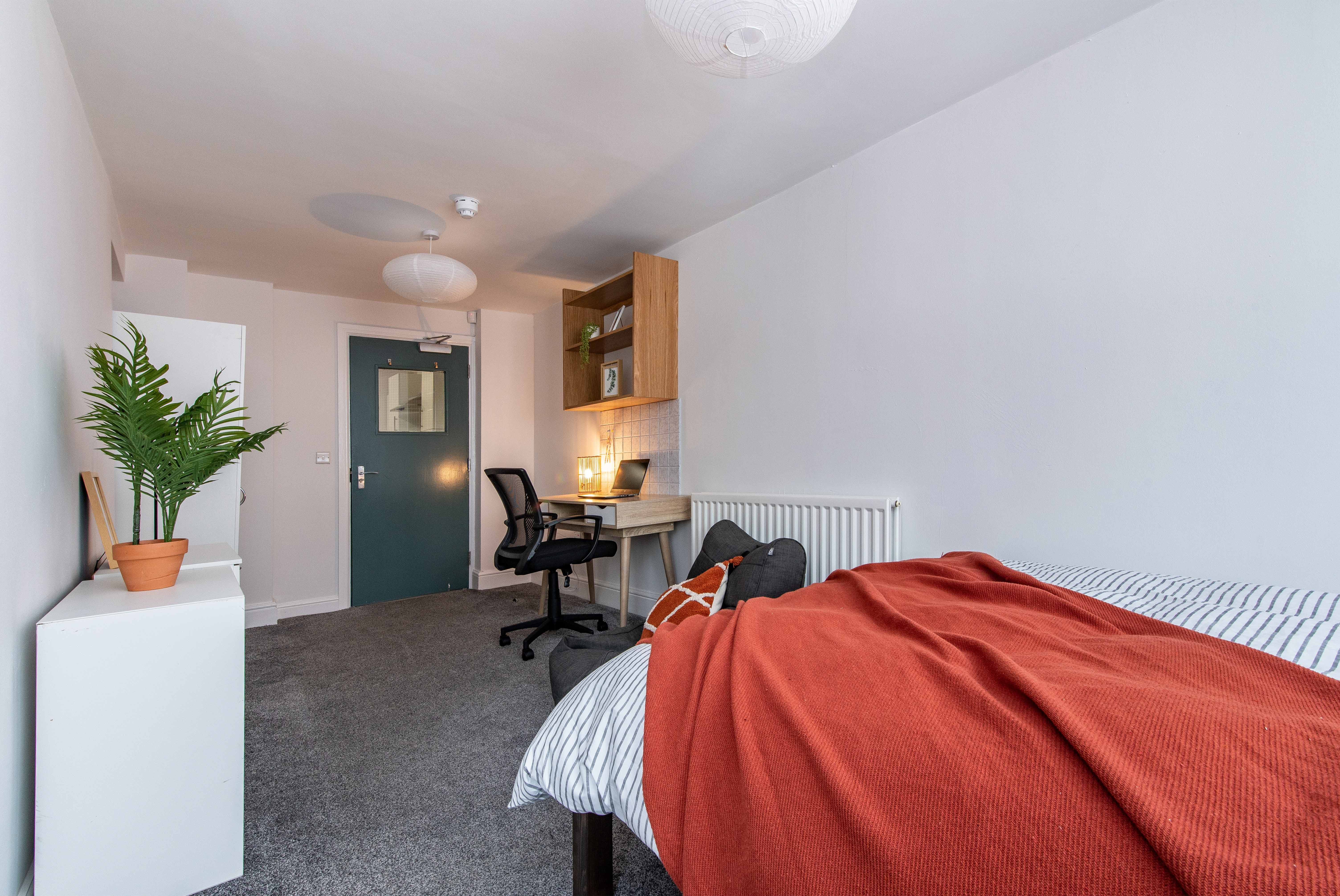 Flat 1,64 Addison St Low 24