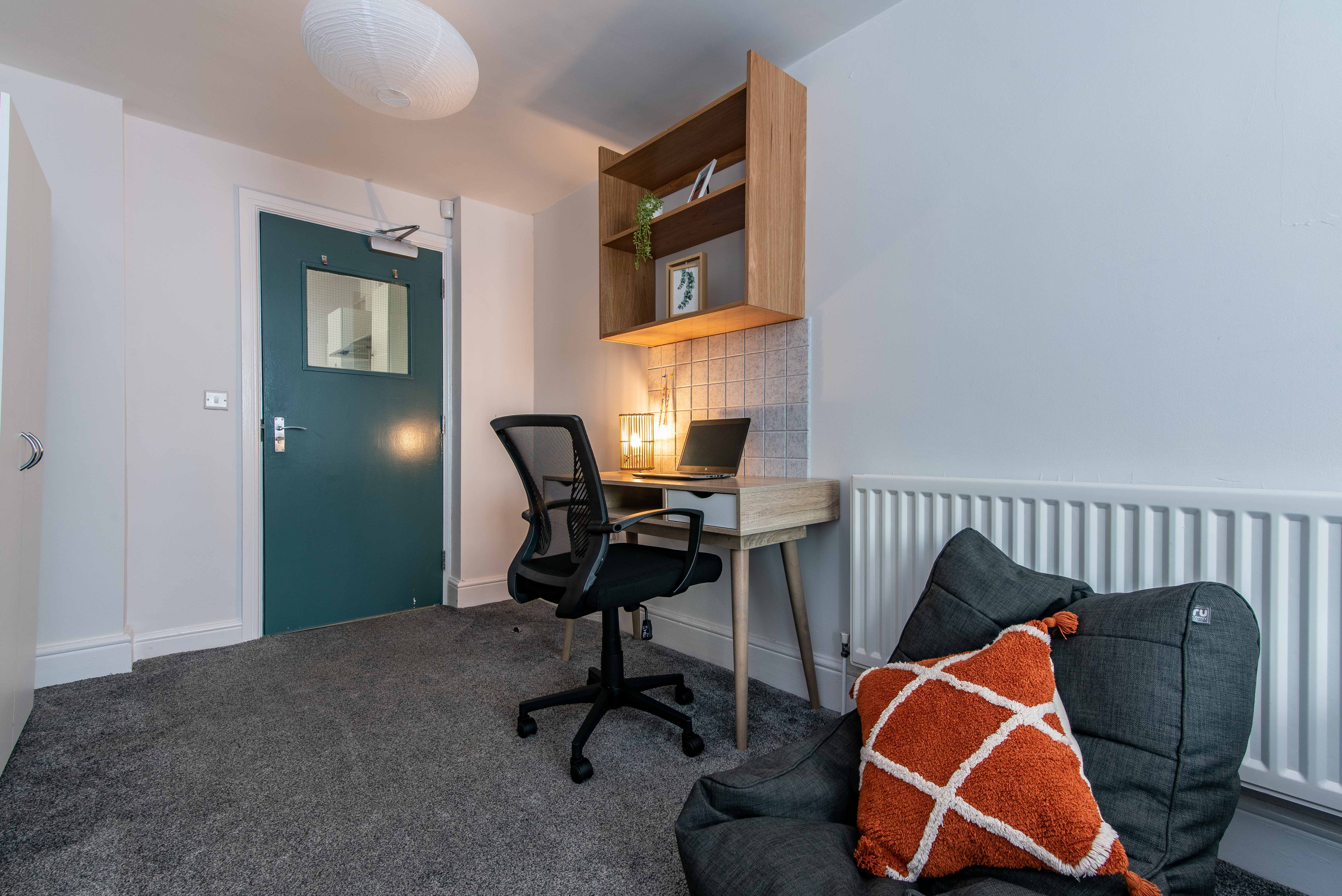 Flat 1,64 Addison St Low 25