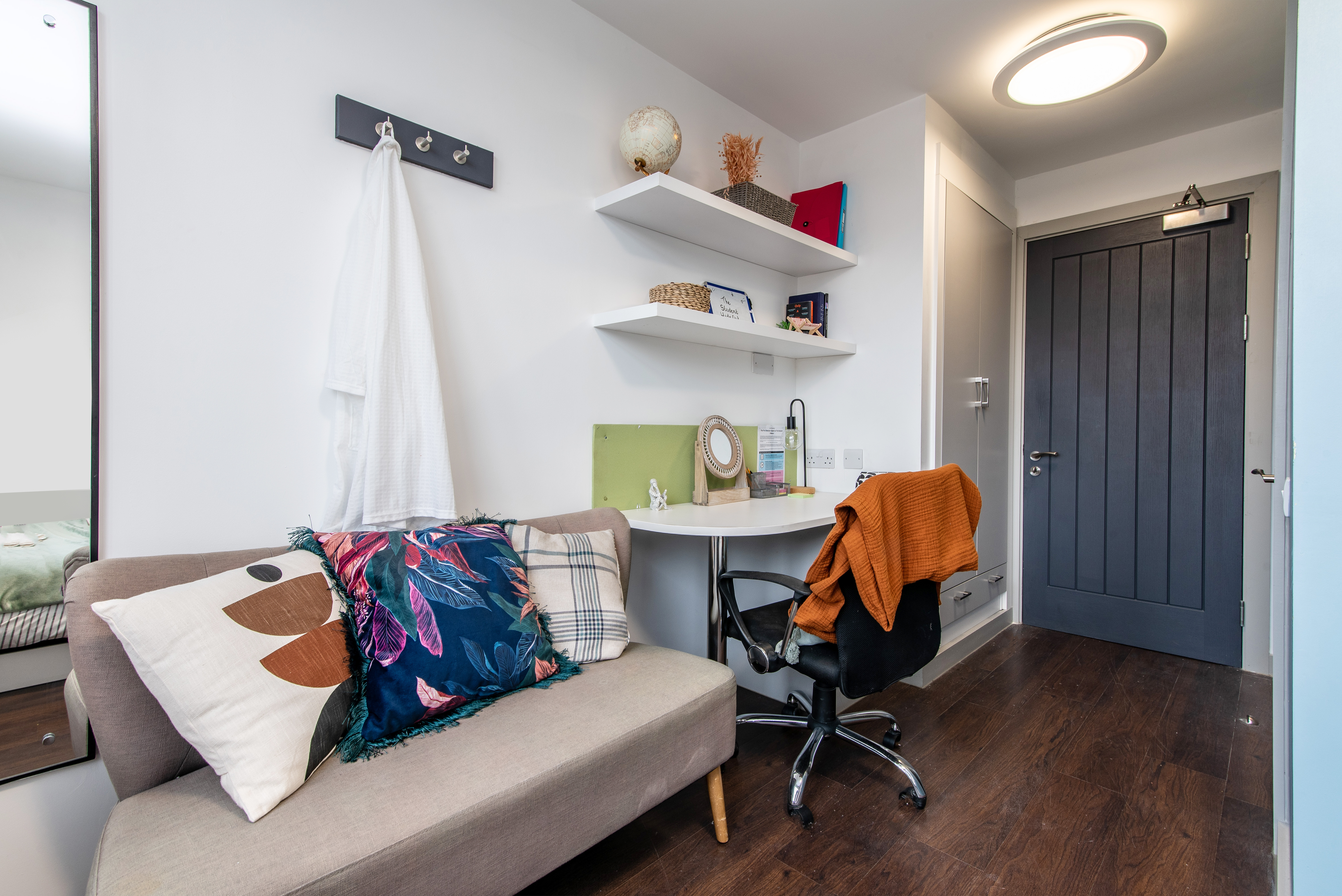 Student Hideout Hi 5