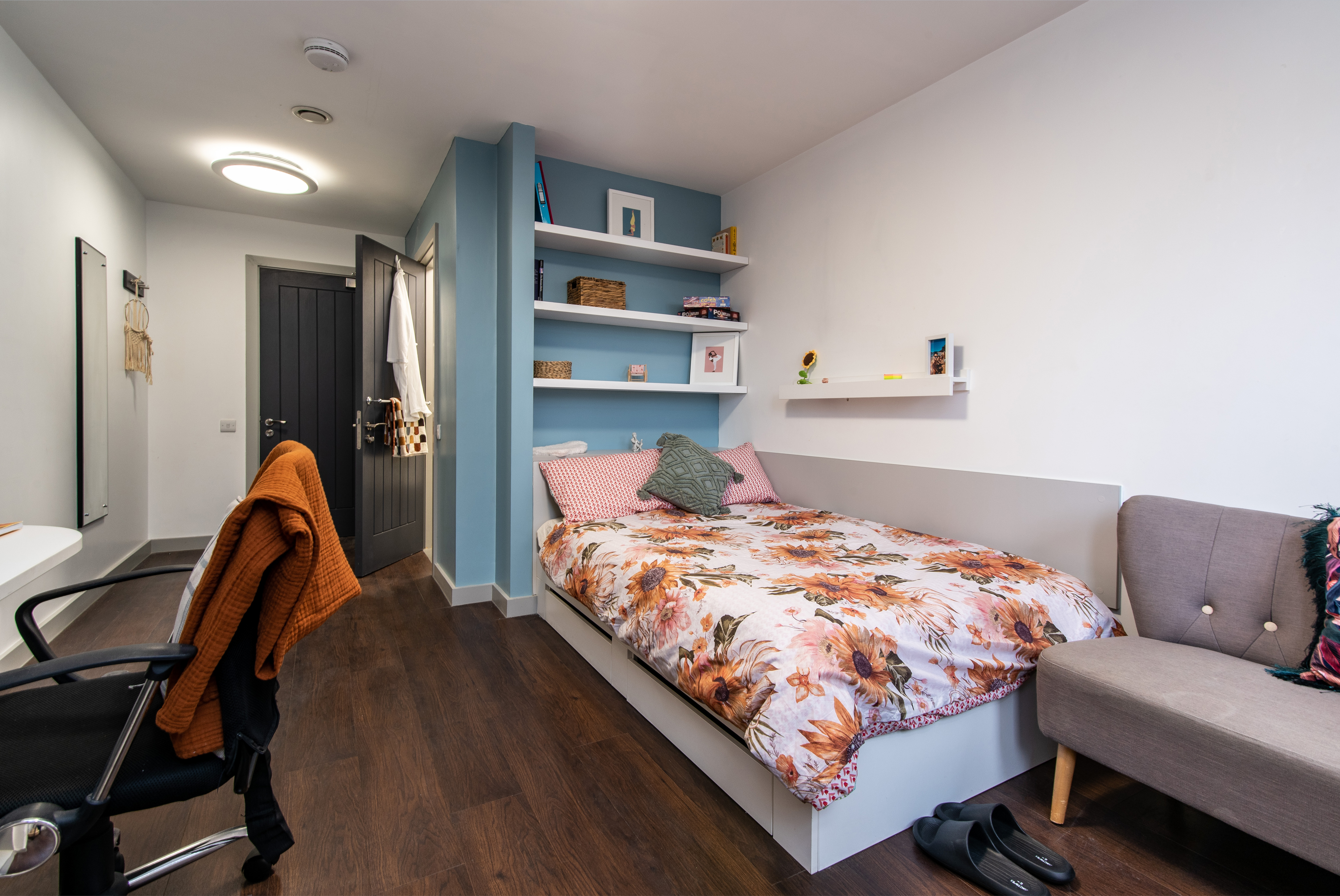 Student Hideout Hi 28