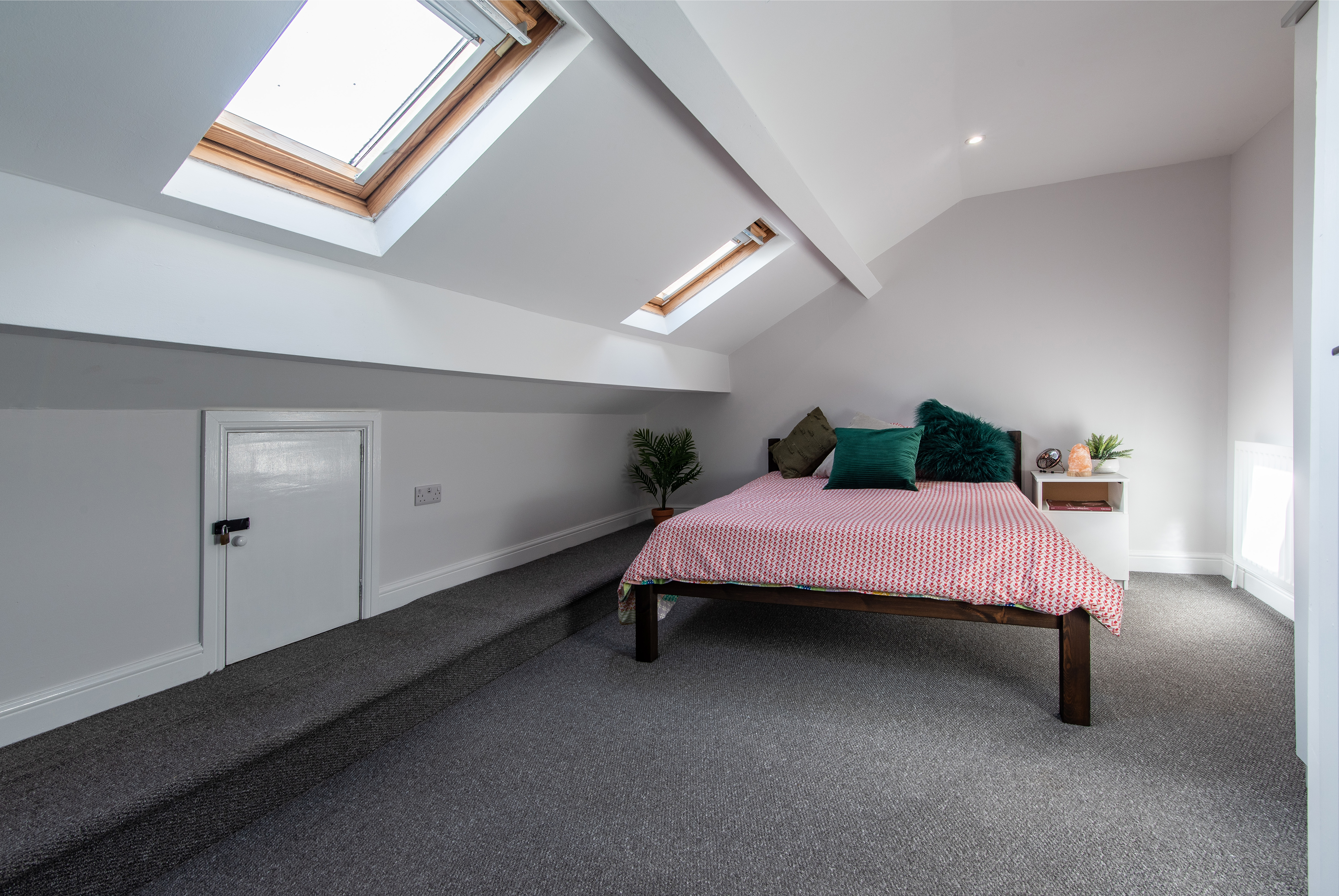 Flat 4,64 Addison St 32