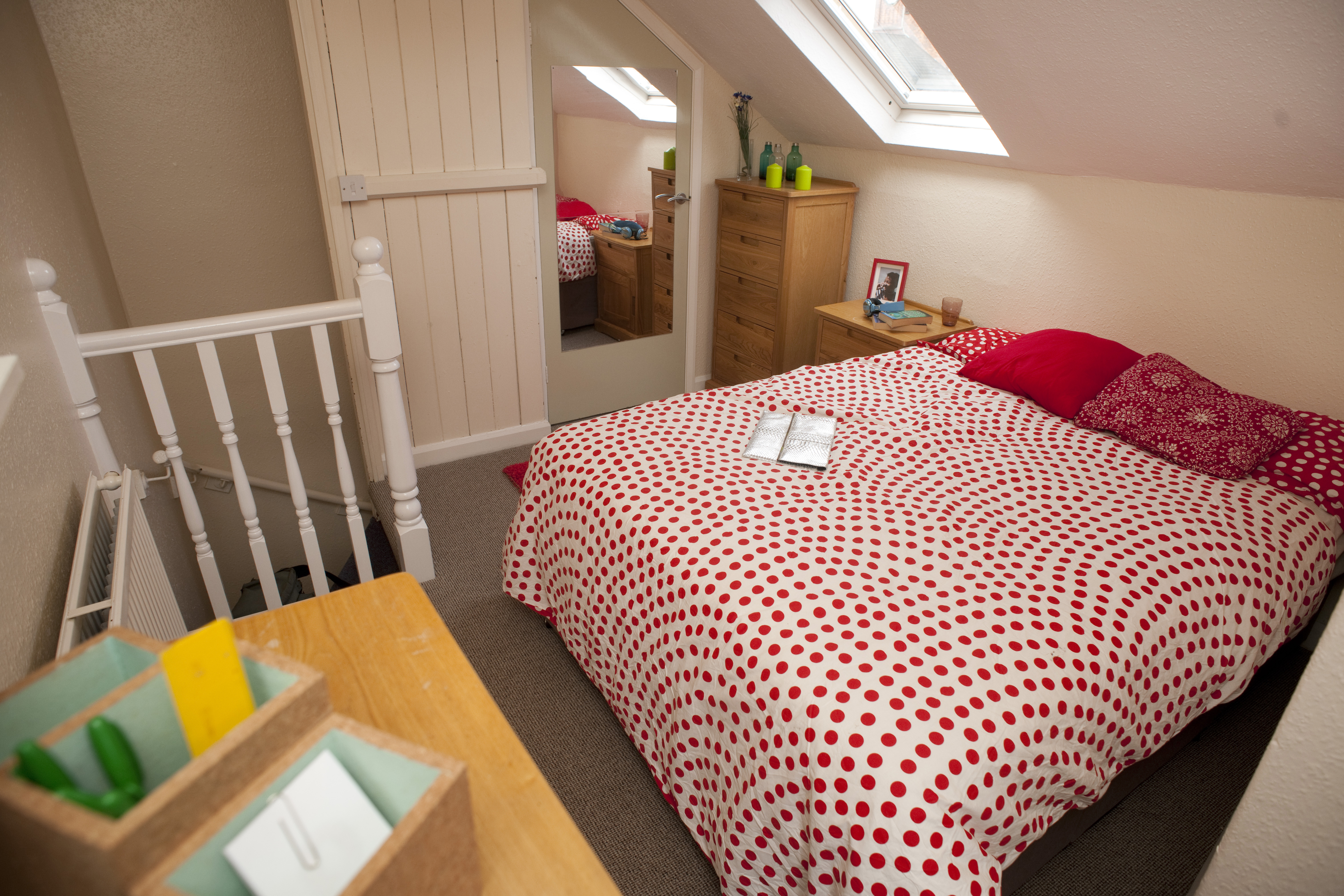 44 QSt Bedroom (8).JPG