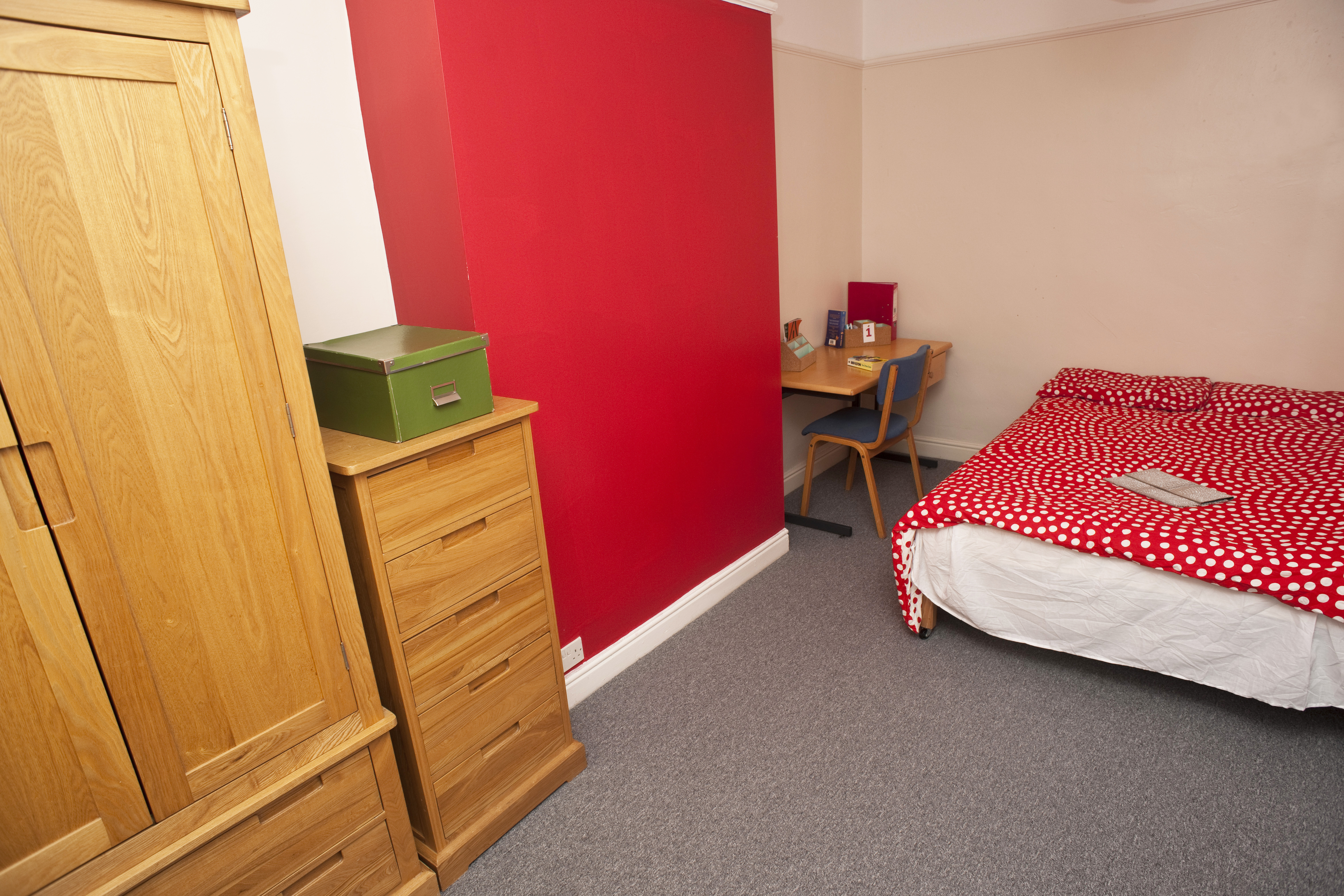 32 MSt Bedroom 1 (2).JPG