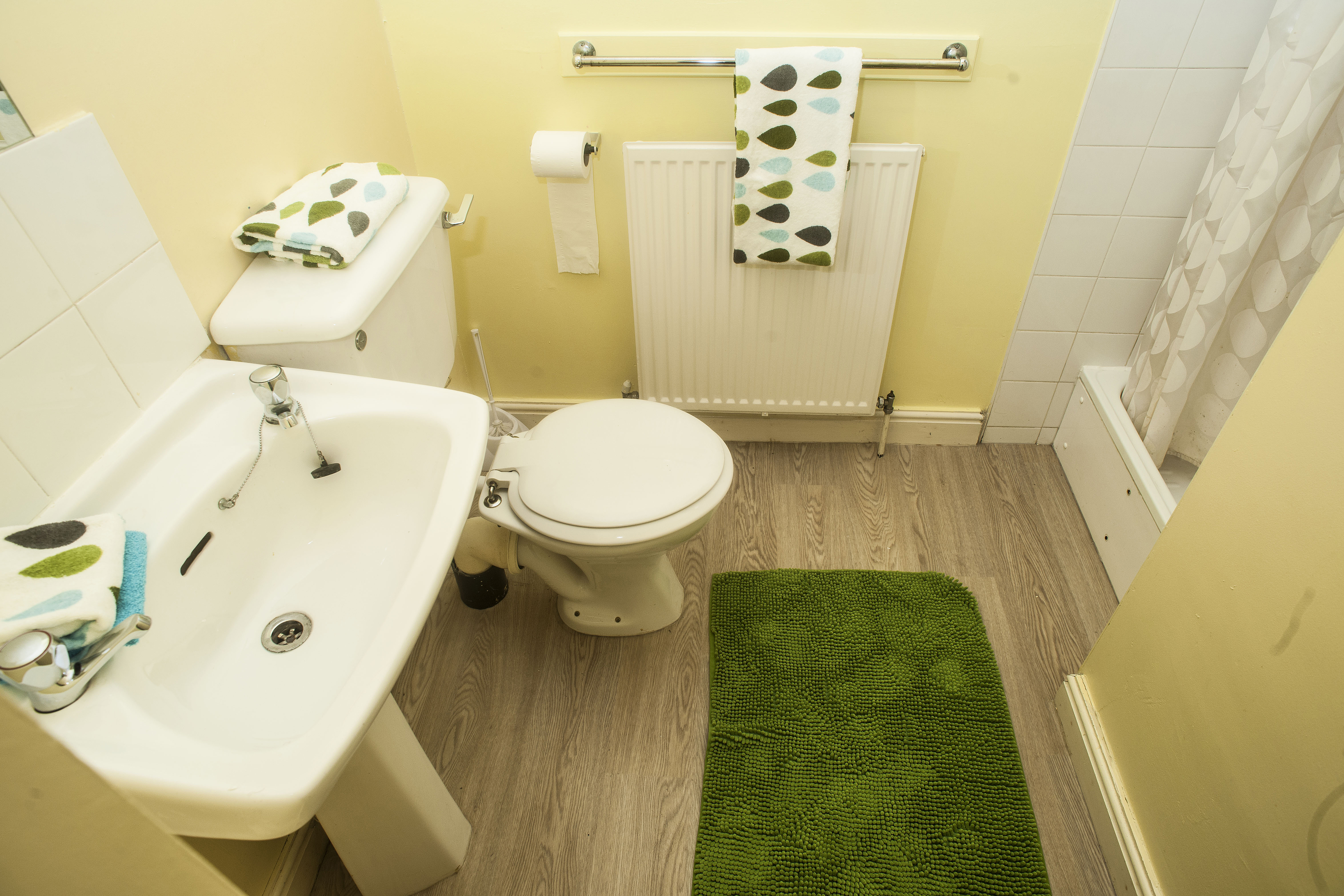 28 KG - Bathroom 1 GF (4).JPG