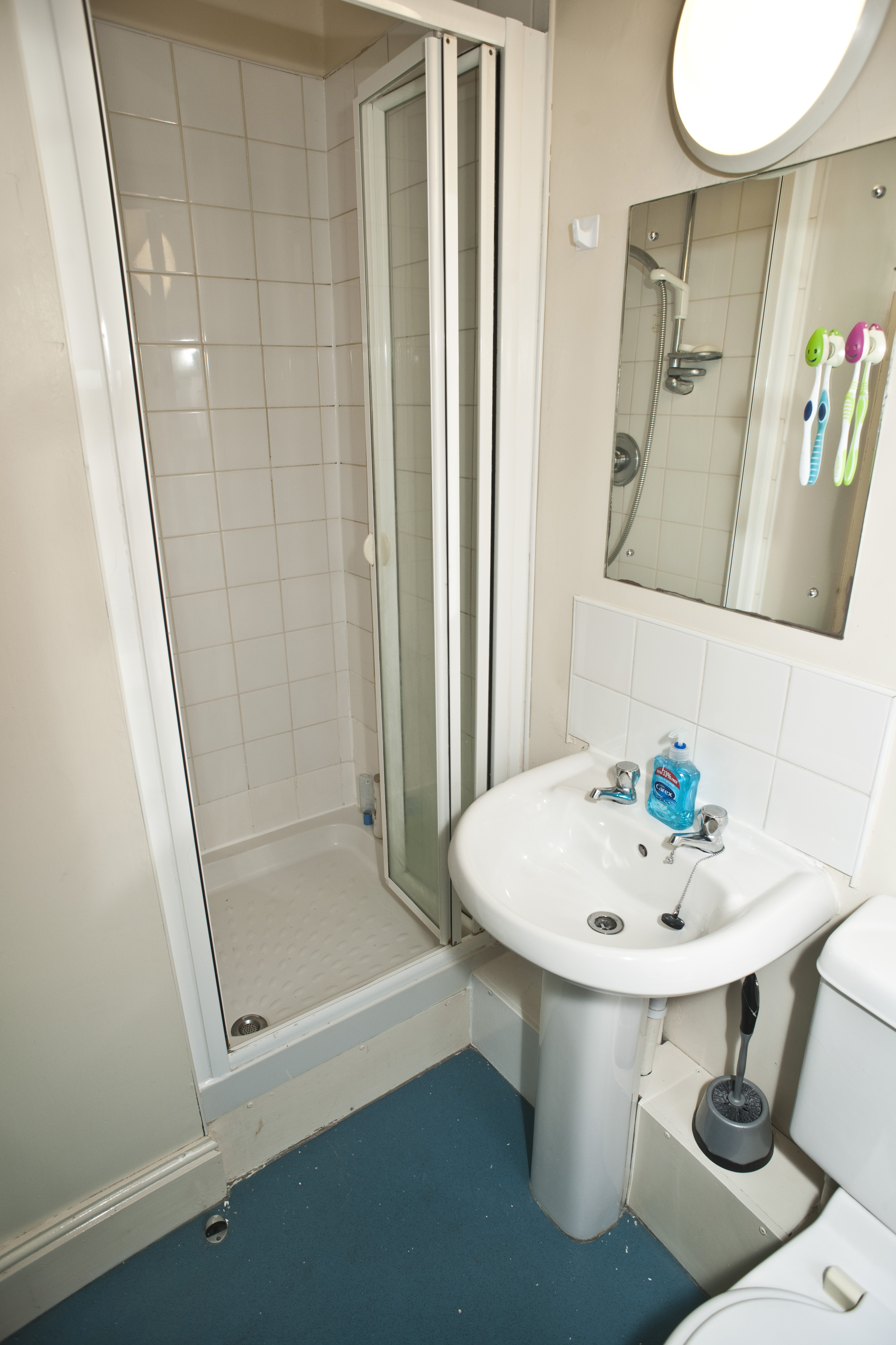 38d HSq Bathroom (7).JPG