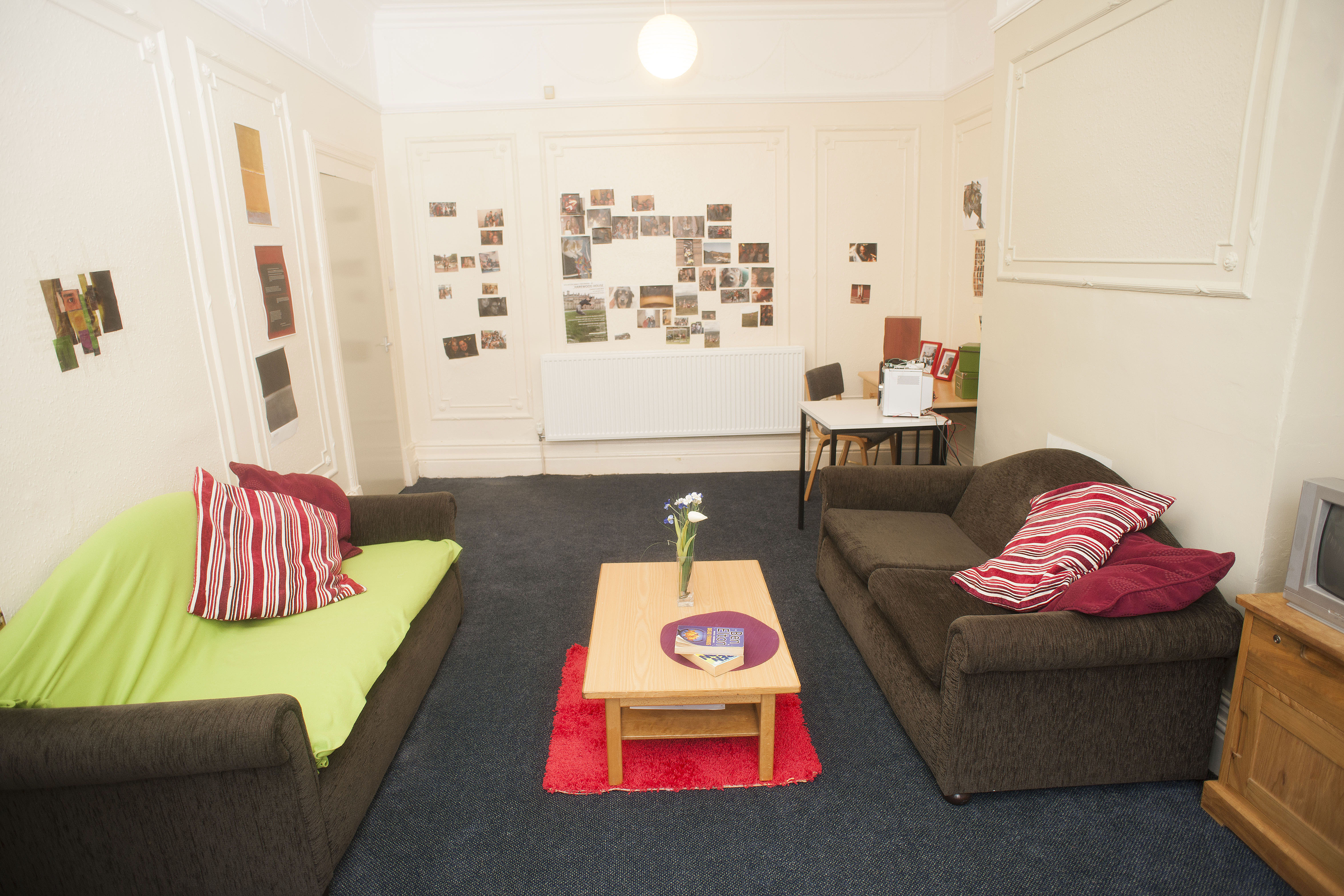 14a Ham_Ave_Lounge (6).JPG