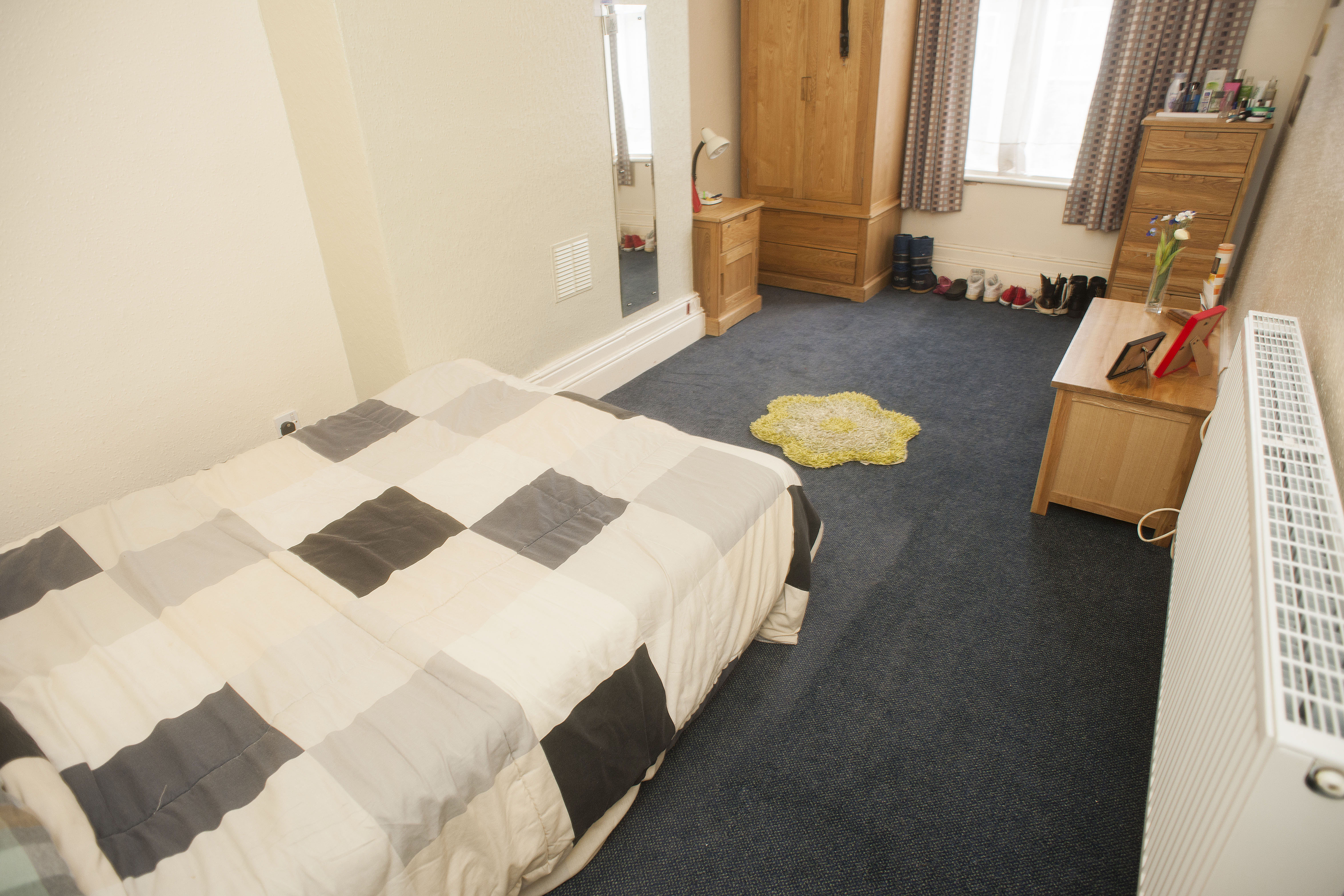 14a Ham_Ave_Bedroom (5).JPG