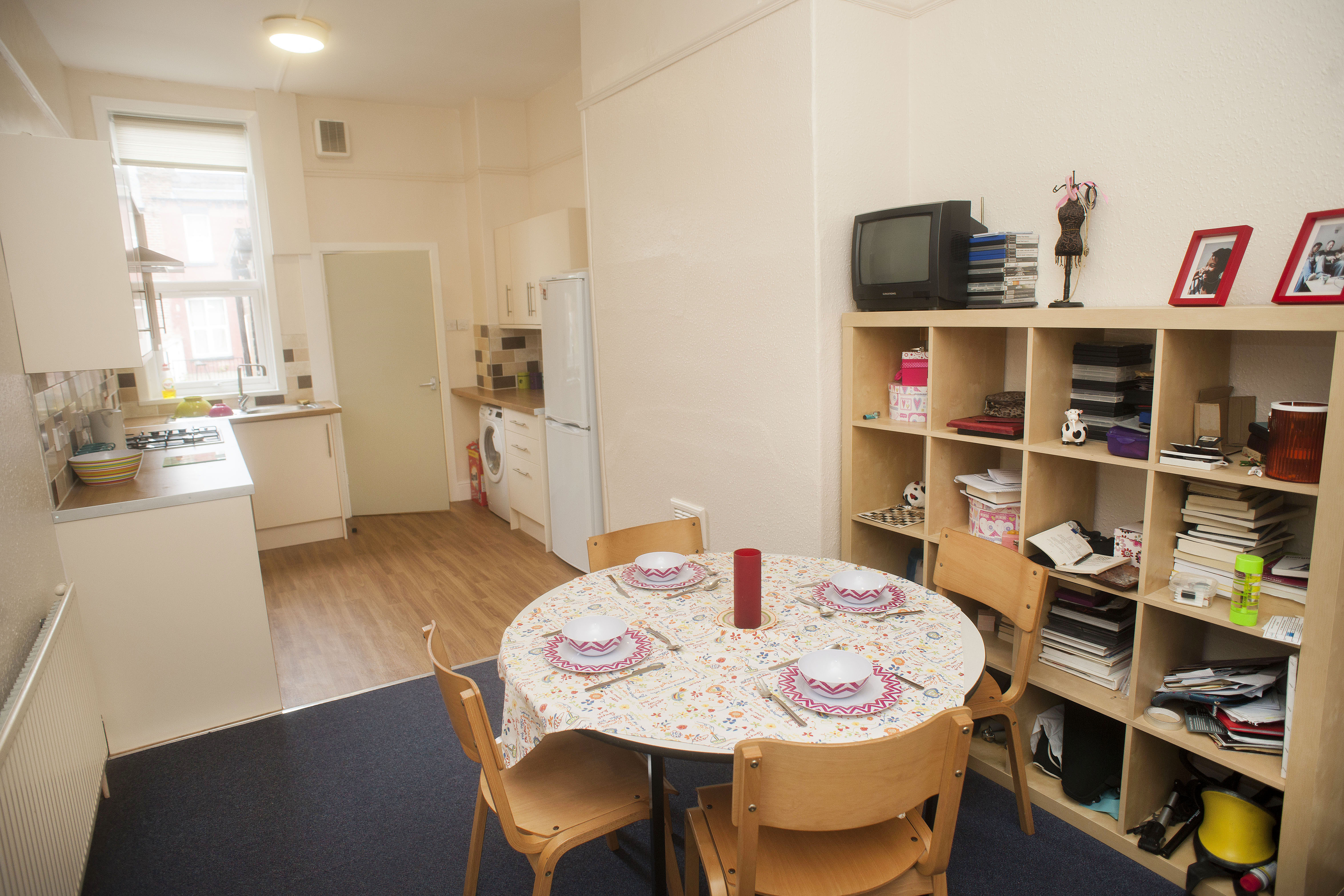 14a Ham_Ave_Kitchen Diner (1).JPG