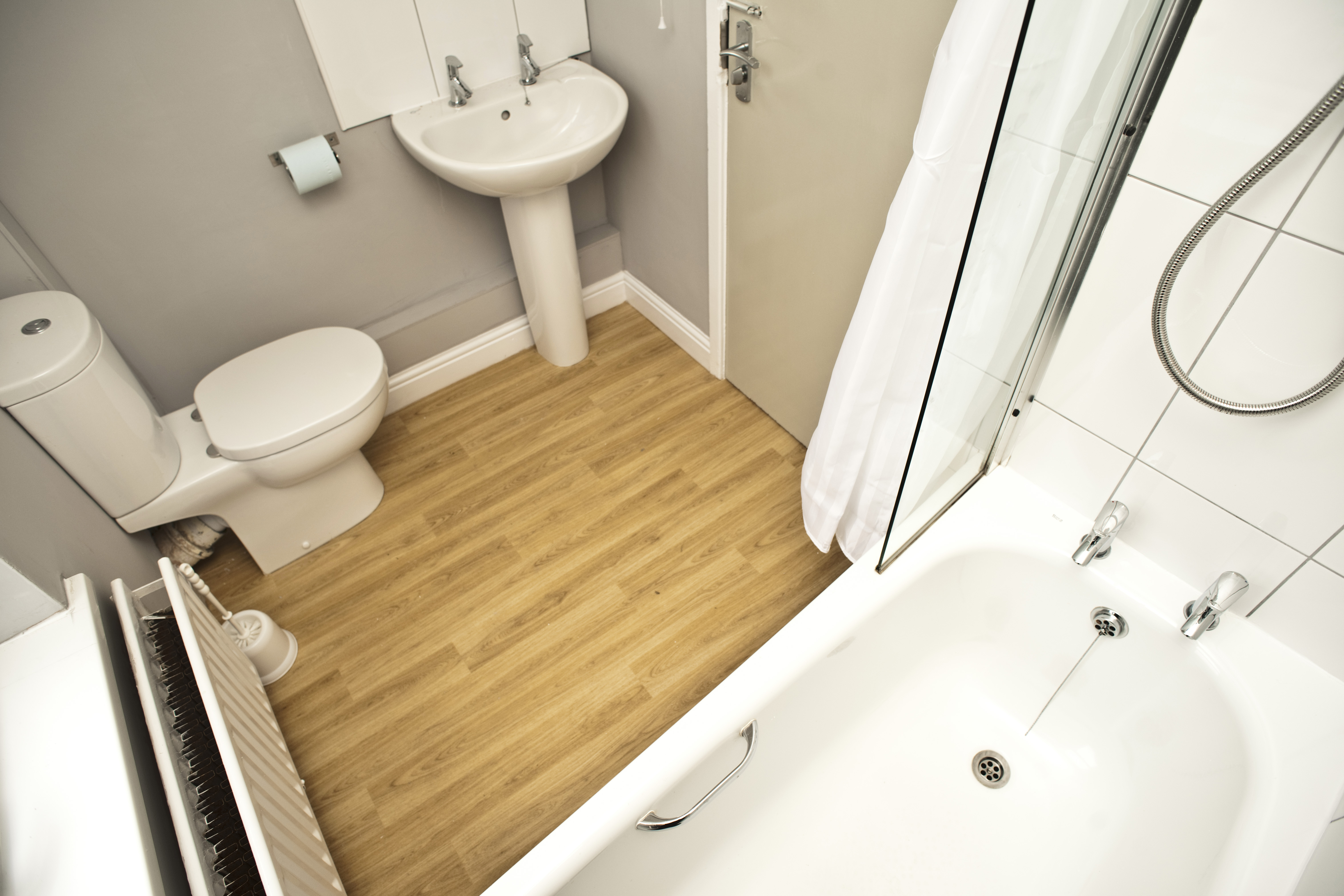 12 CMTrc Bathroom (5).JPG