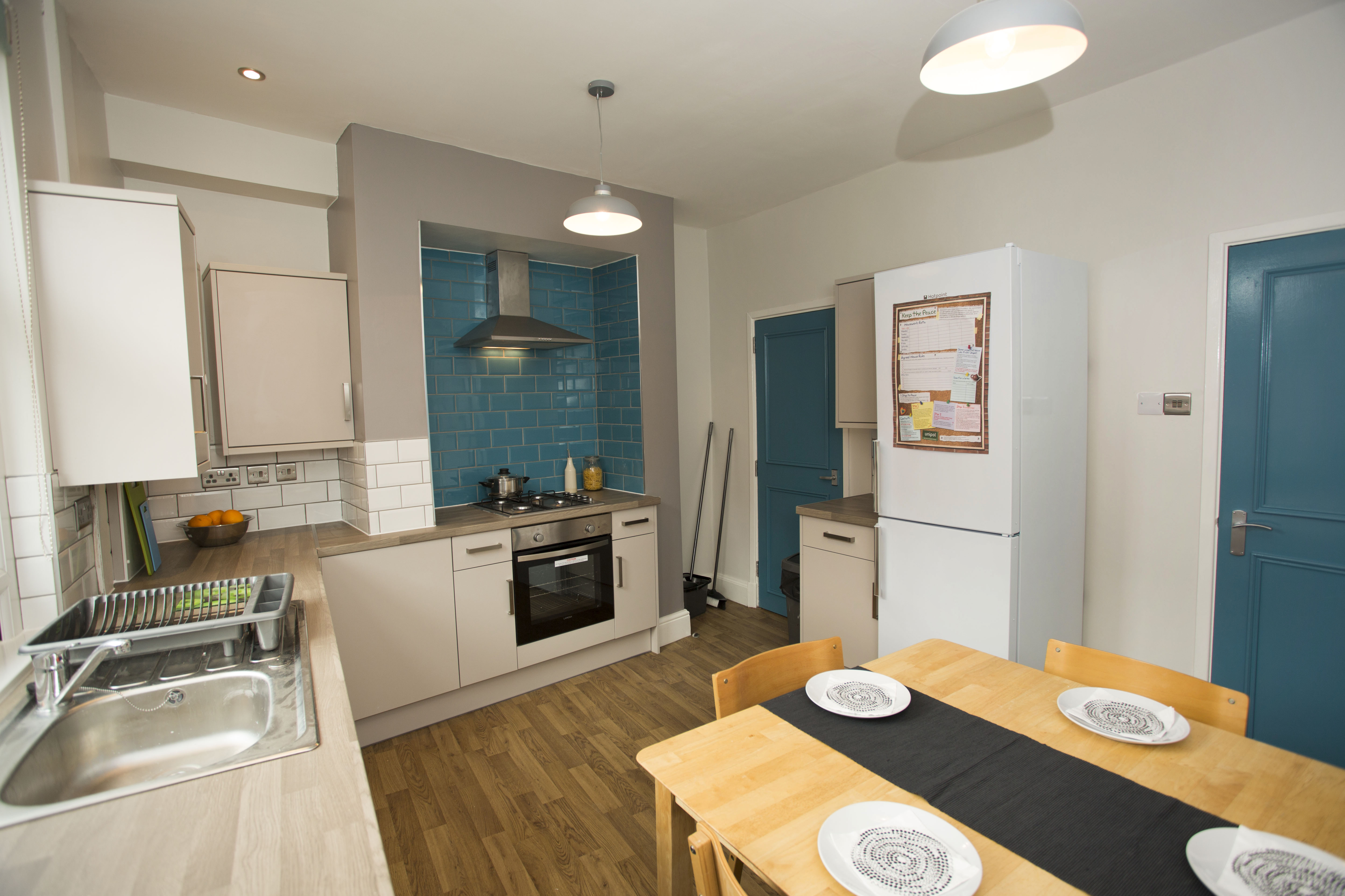 9 Br Kitchen-Diner 2.JPG