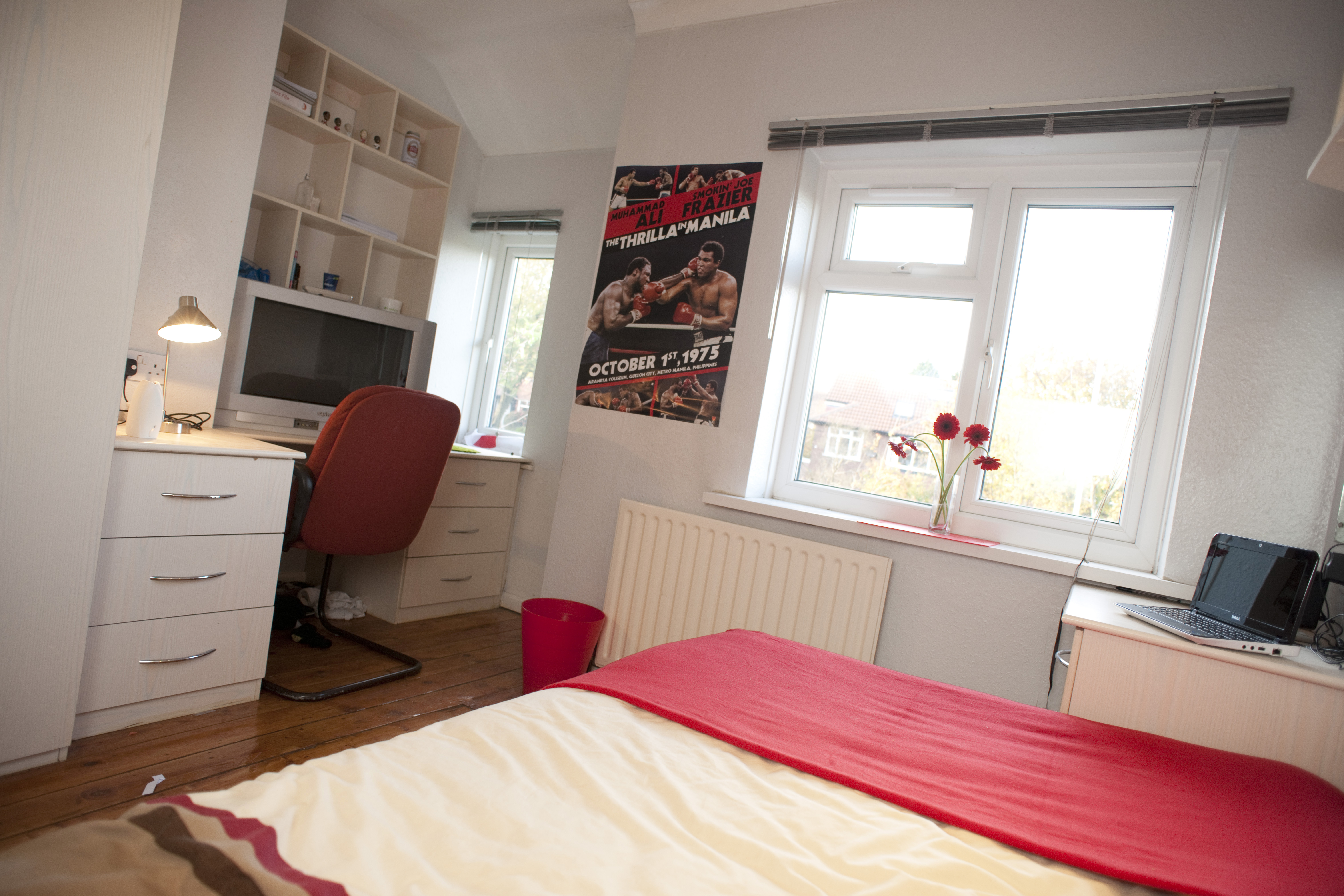 Bedroom (Large) (11).JPG