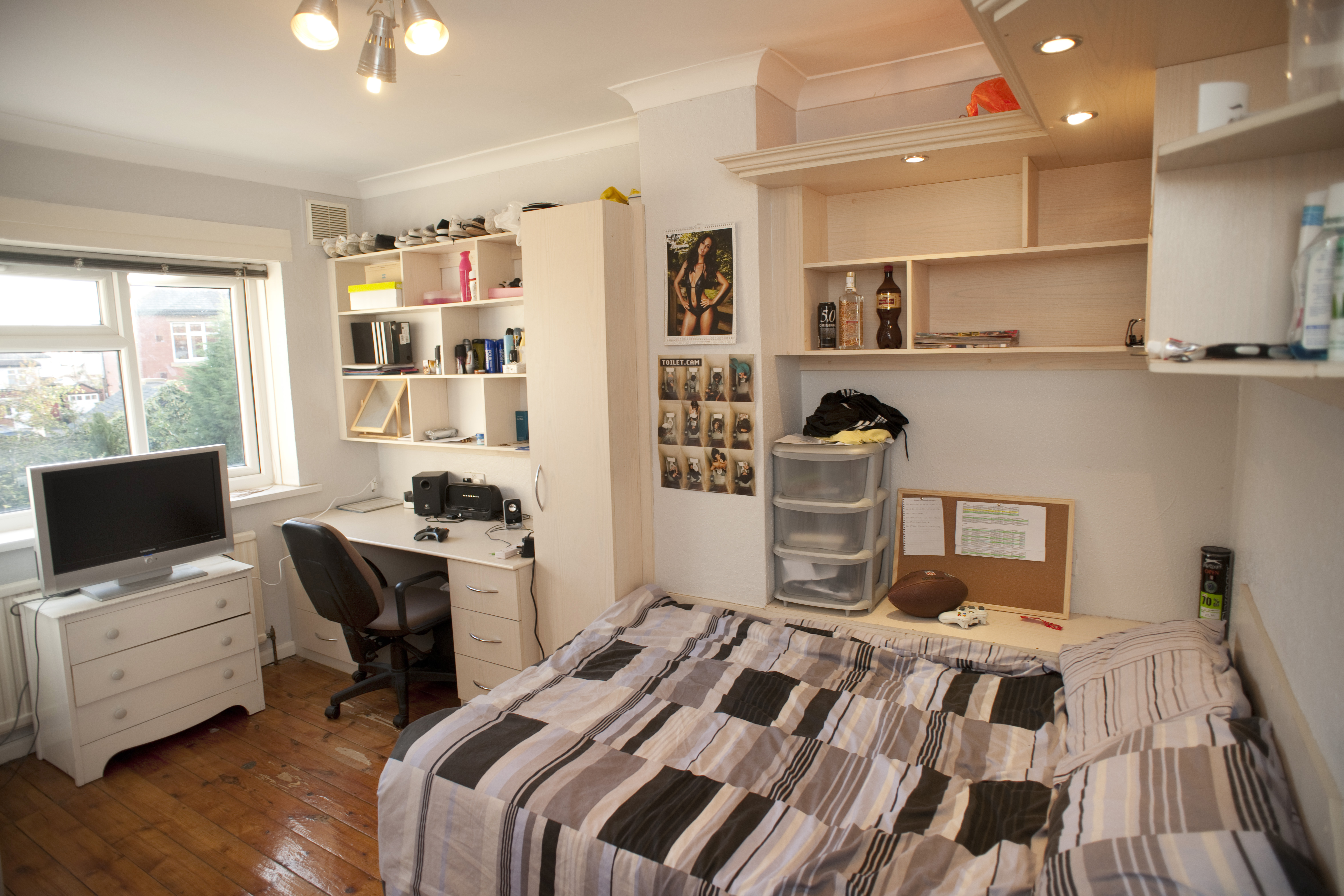 Bedroom (Large) (16).JPG