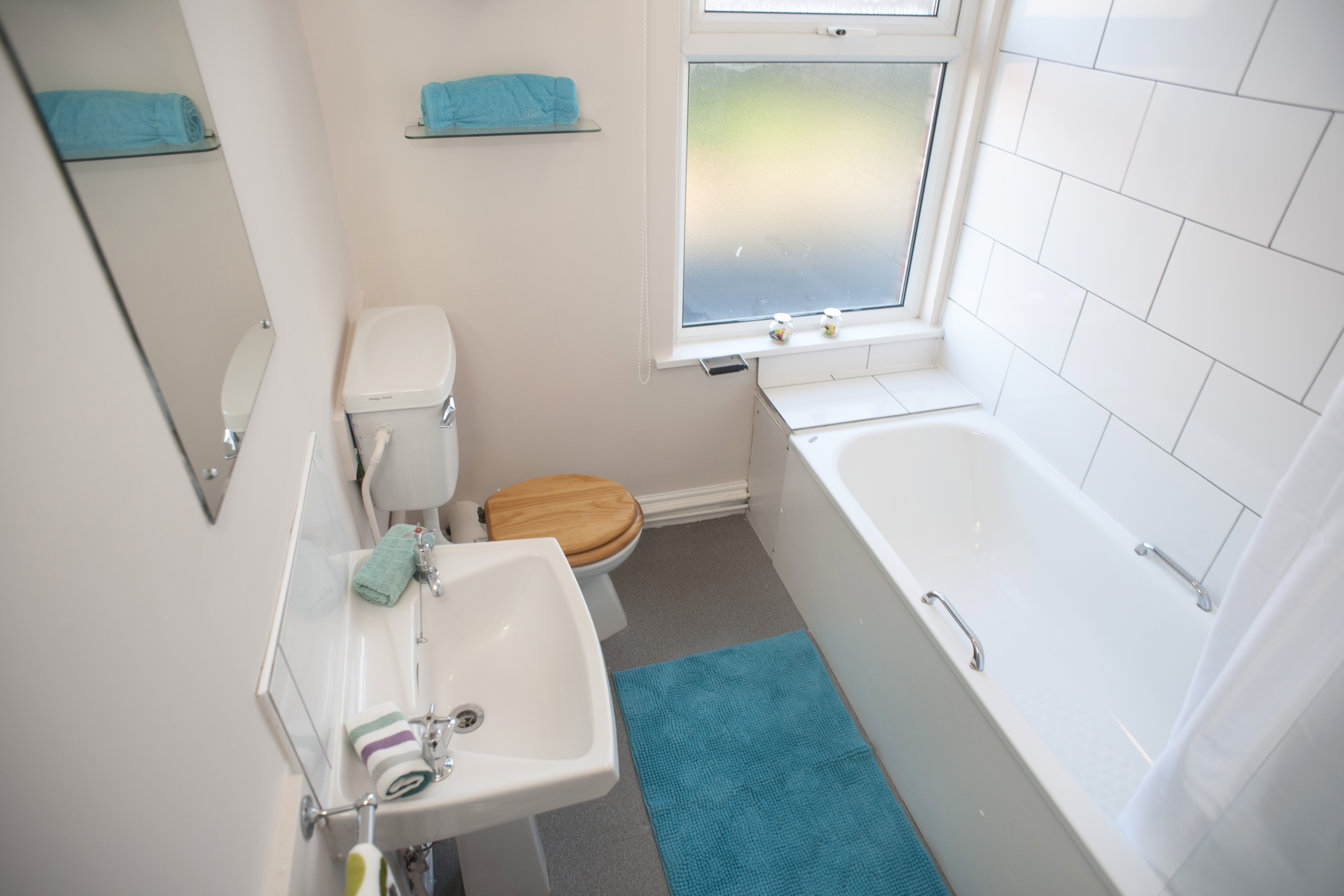 37 TRd Bathroom (1).JPG