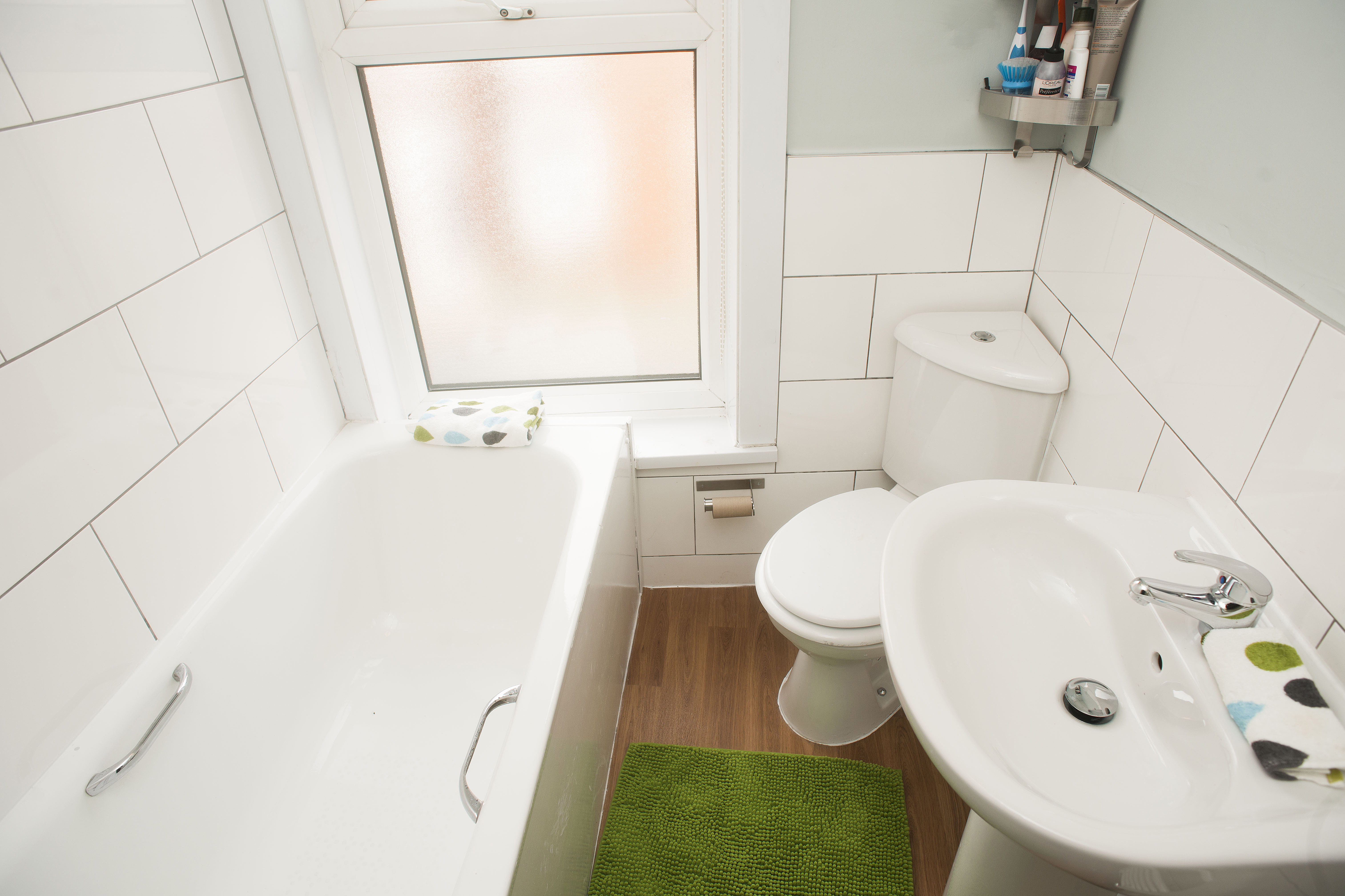 20 KPl Bathroom (2).JPG