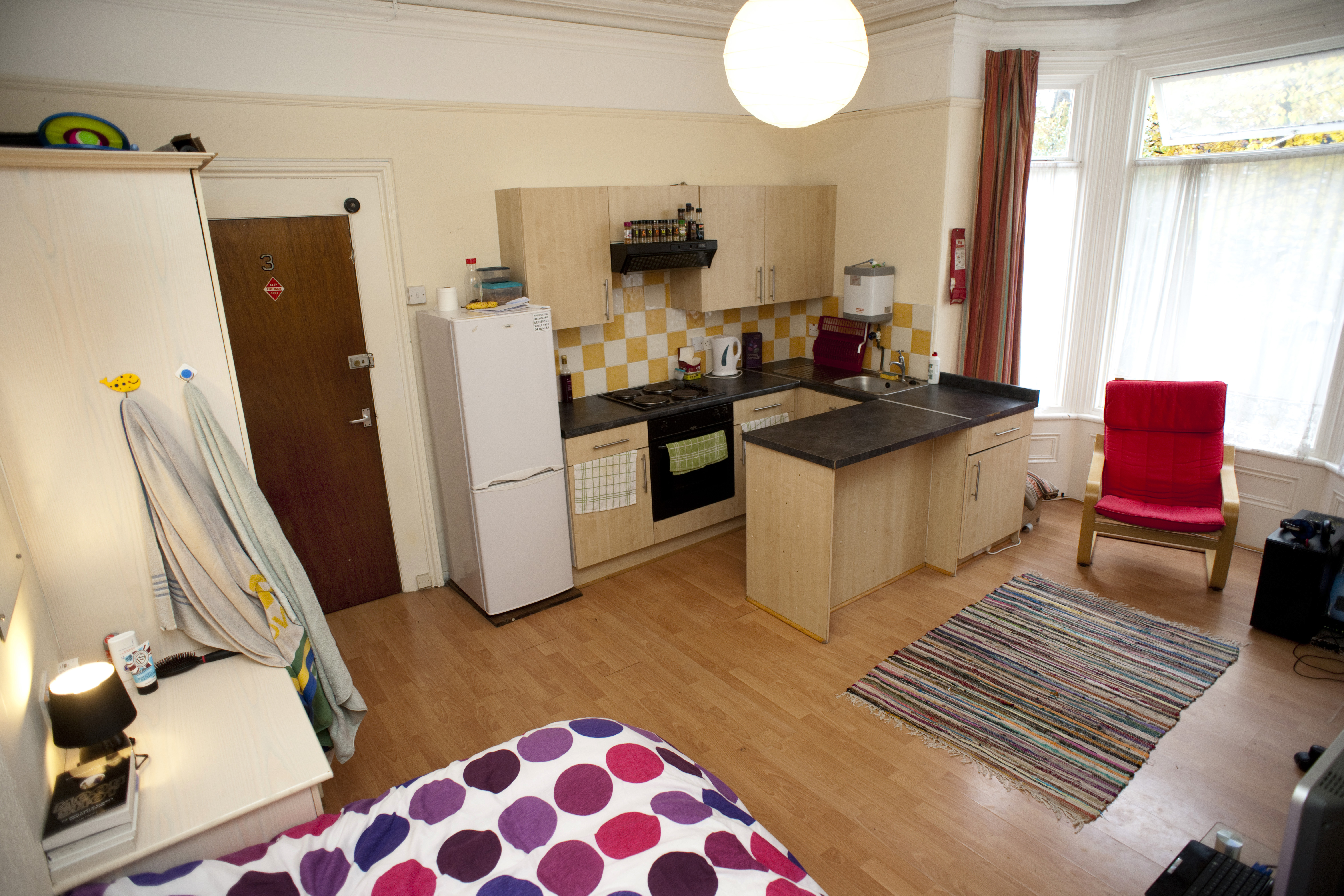 80 (3) VRd Bedsit.JPG