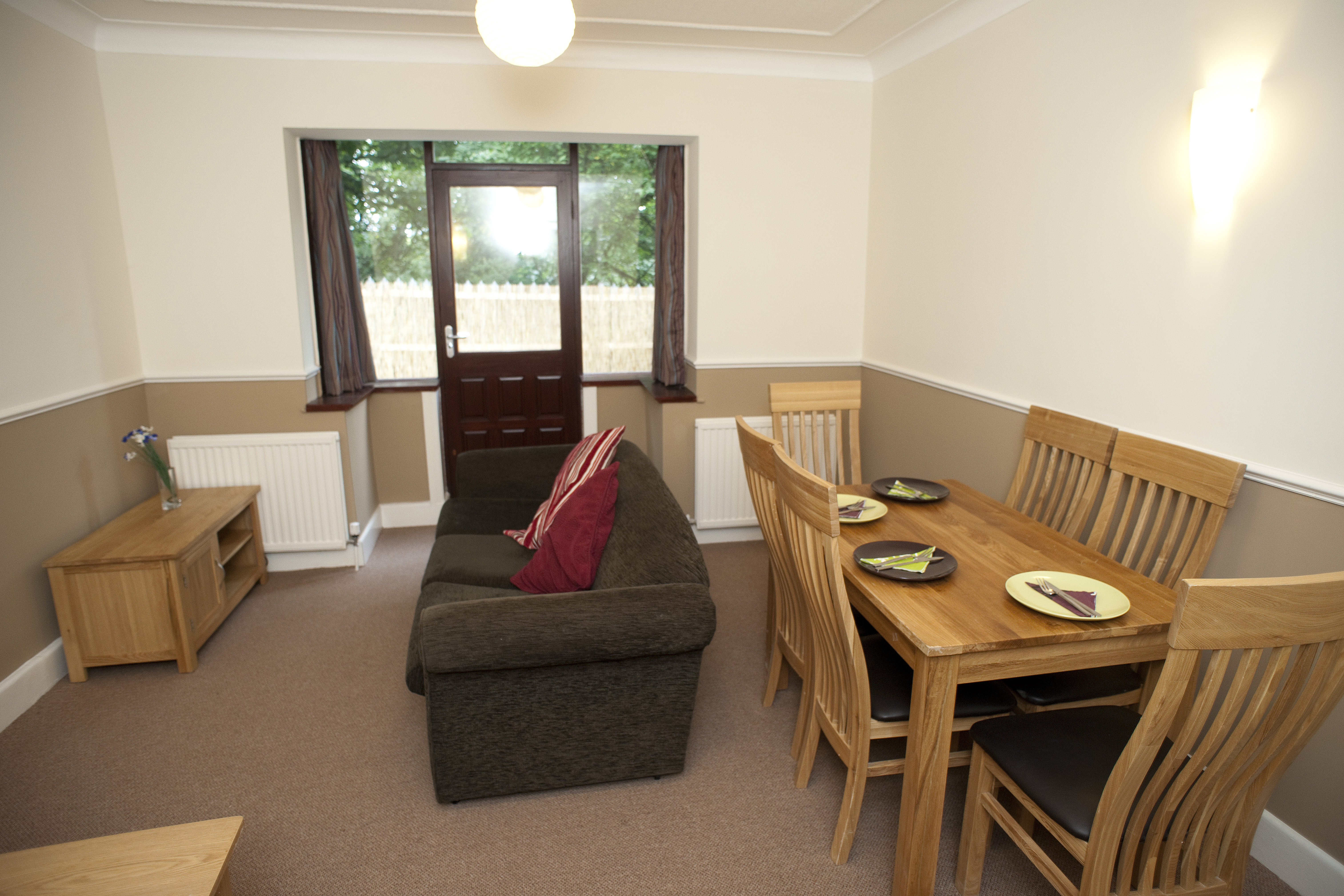 102 Hartley - Lounge-Diner (1).JPG