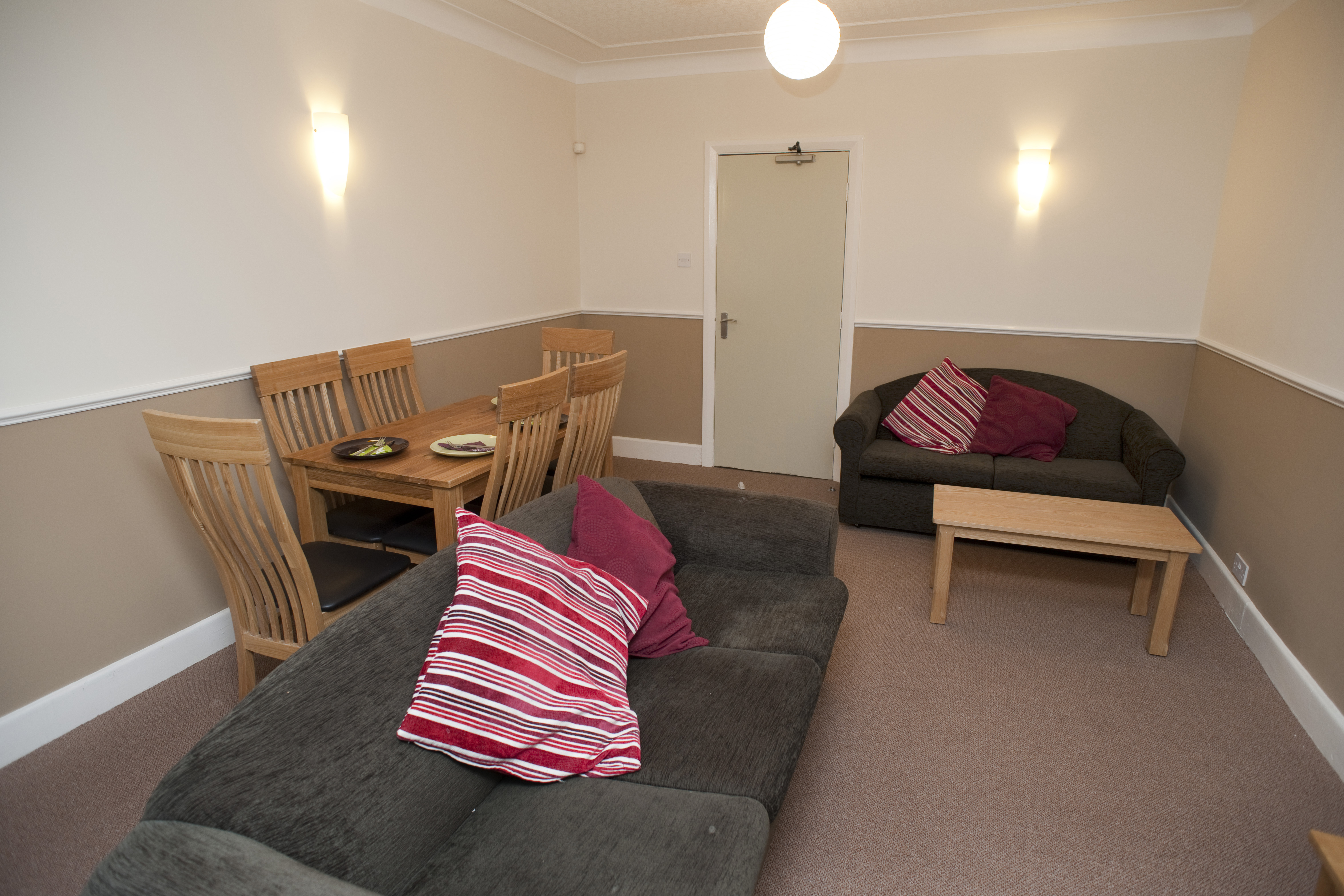 102 Hartley - Lounge-Diner (4).JPG