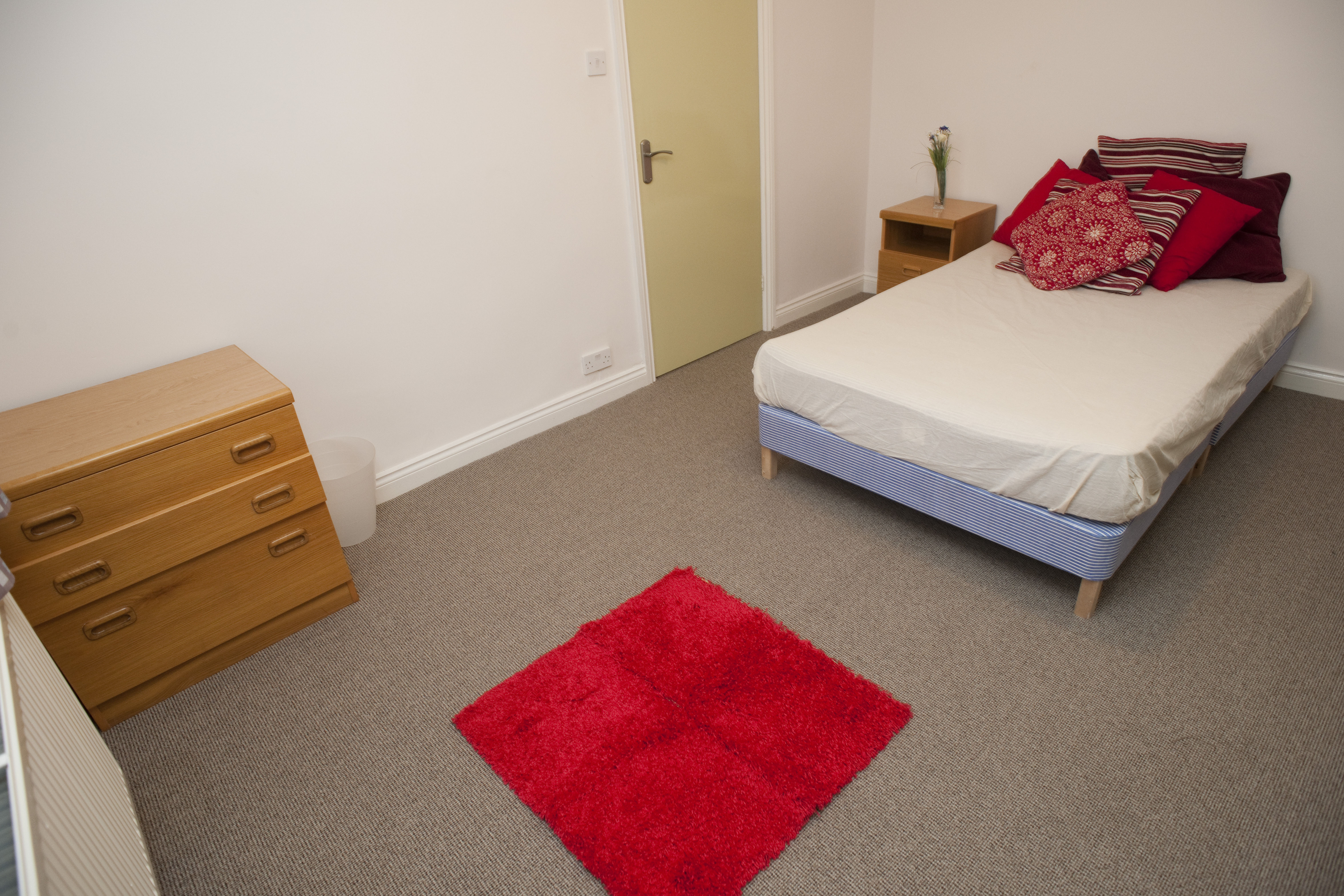 17 MM - bedroom 1 (1).JPG