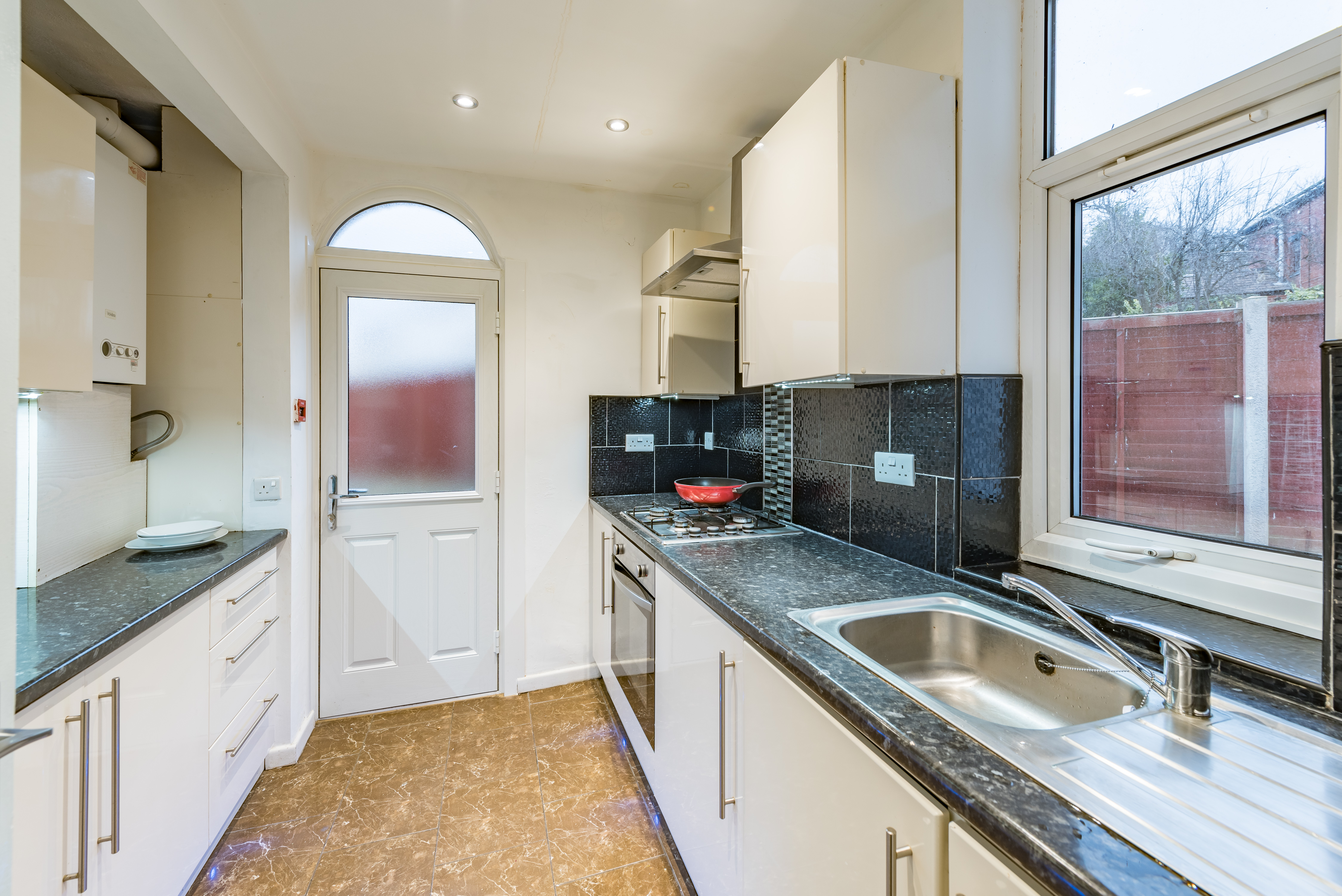 39 Langdale Gardens-6.jpg