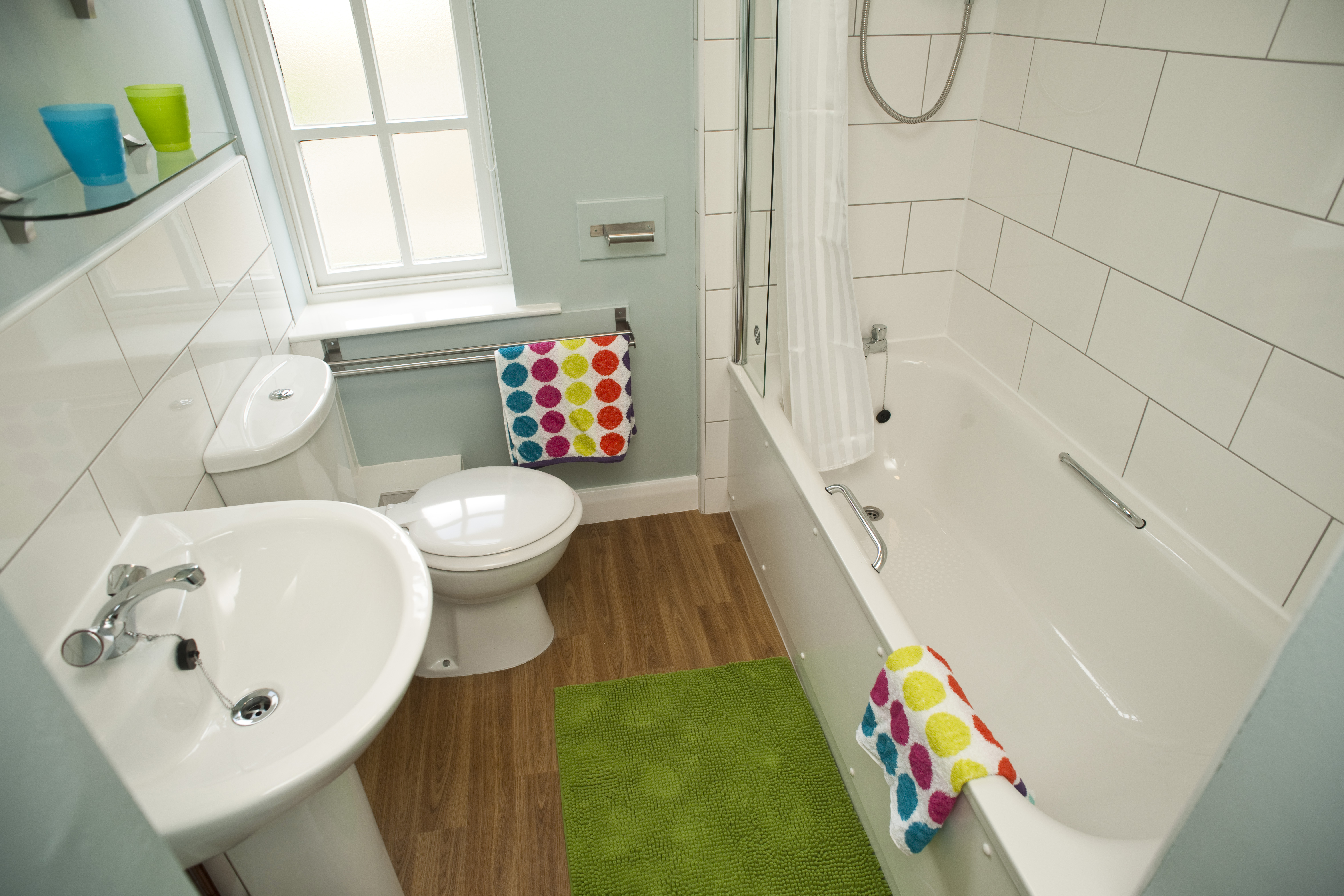 Bathroom (L) (4).JPG