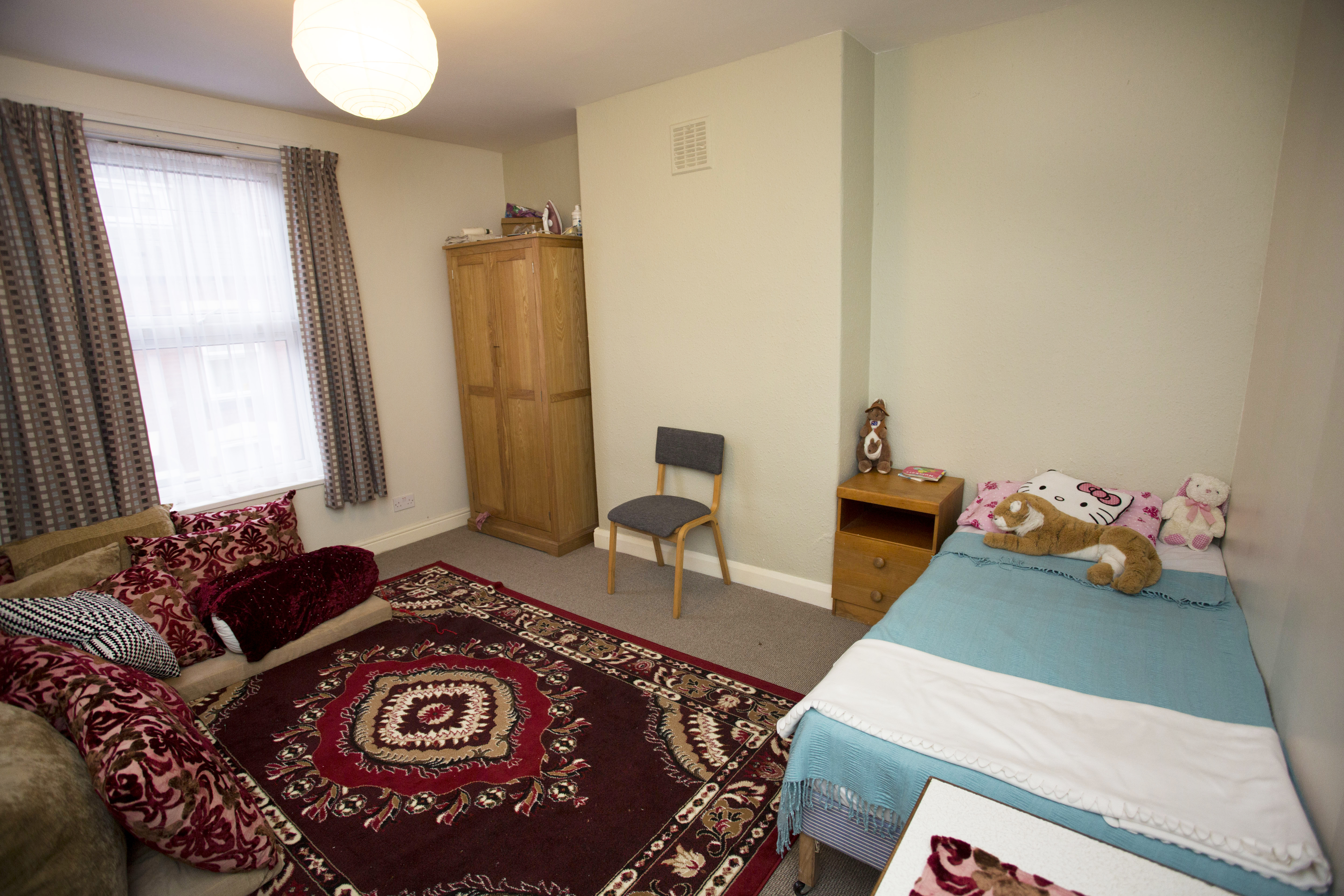 Bedroom 1 (2).JPG