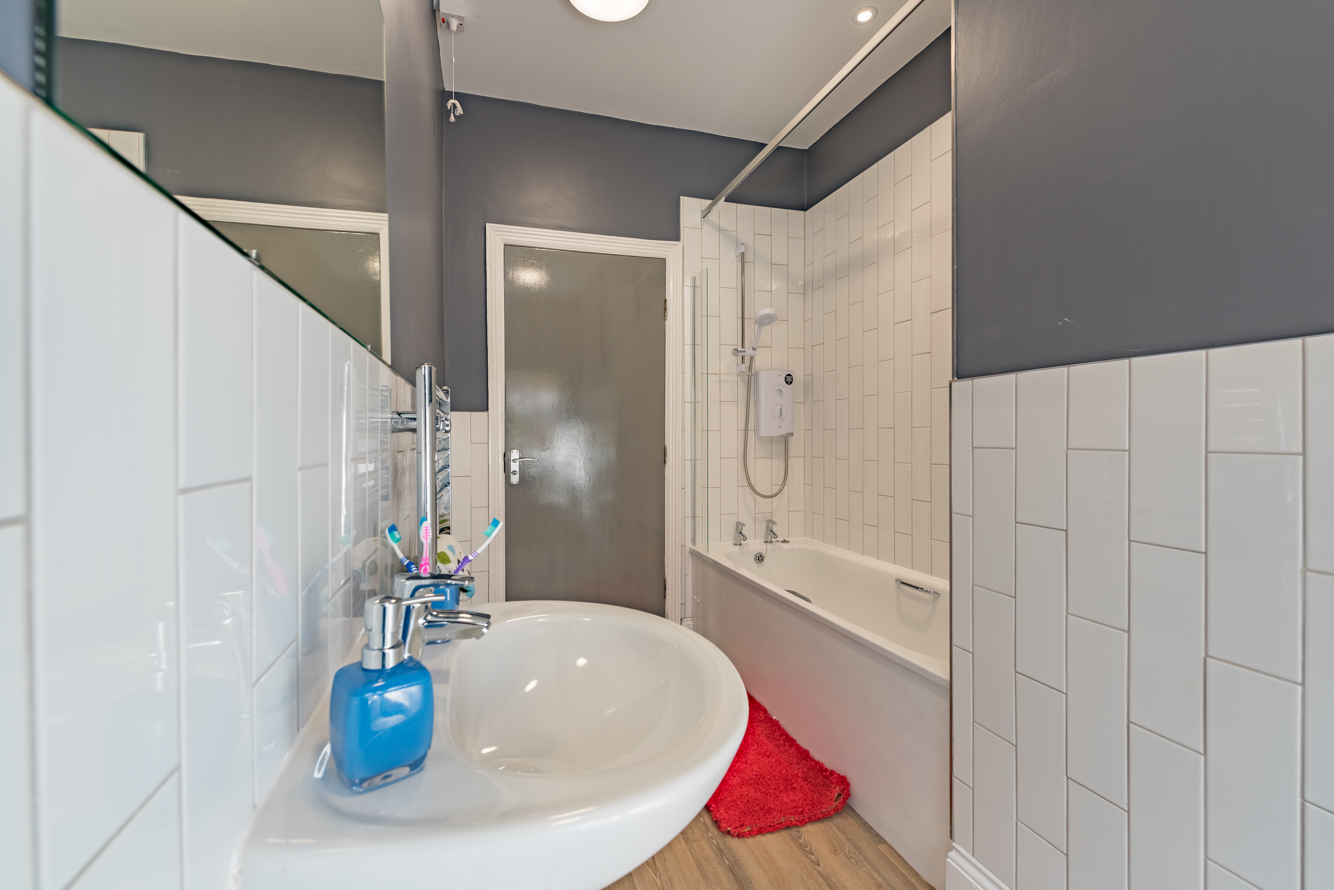 bathroom2.jpg