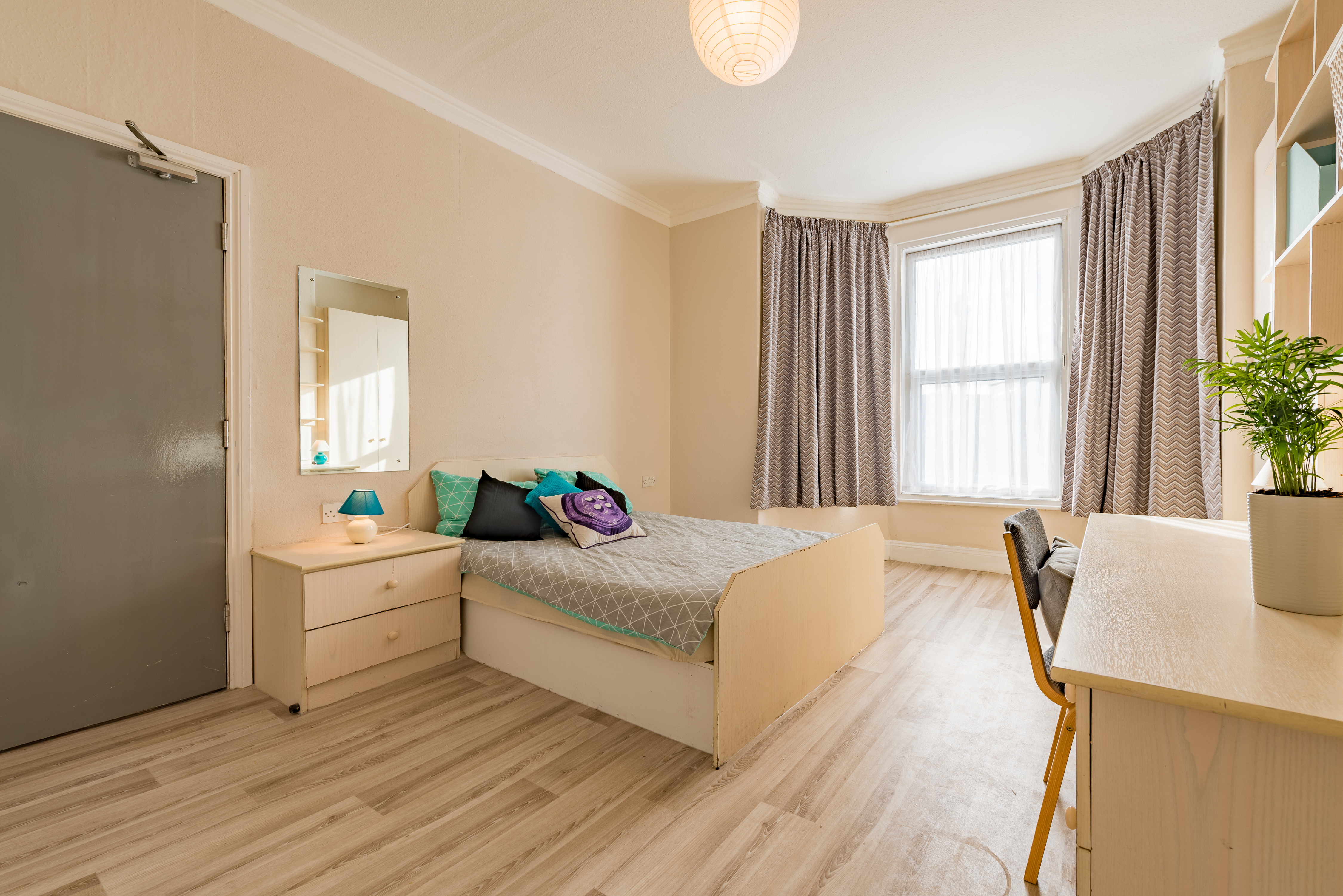 bedroom1.jpg