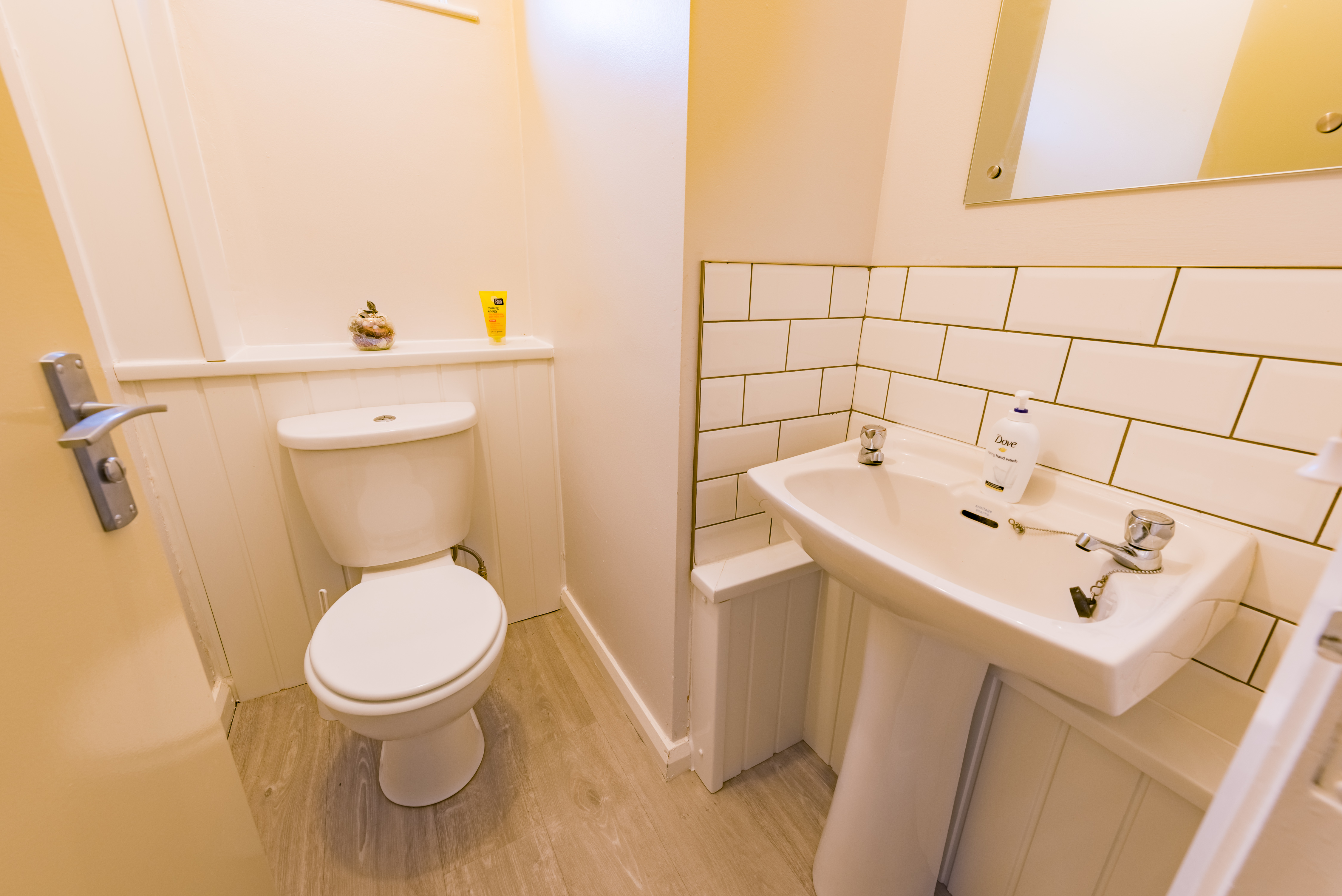 bathroom2.jpg