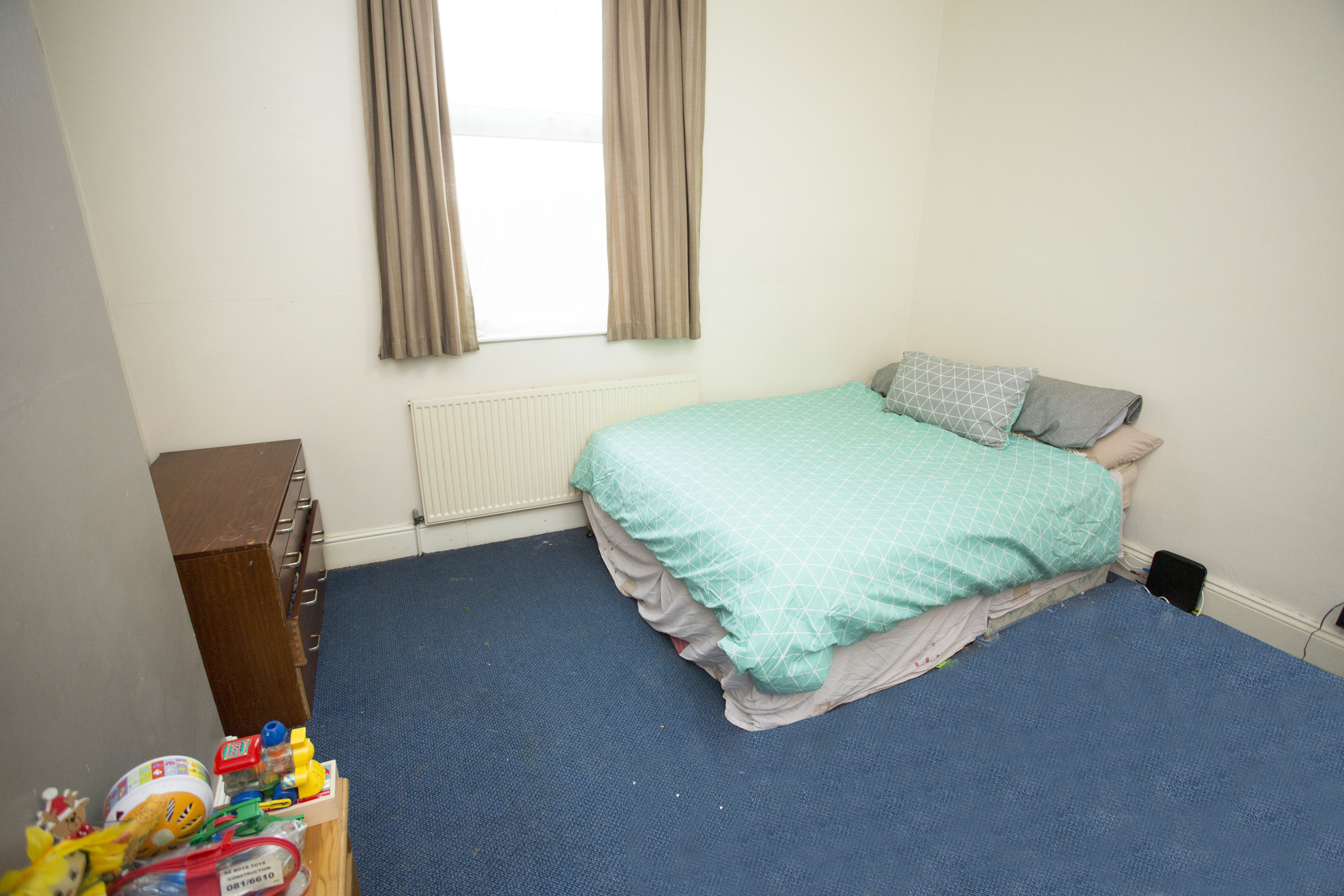 Main bedroom (7).JPG