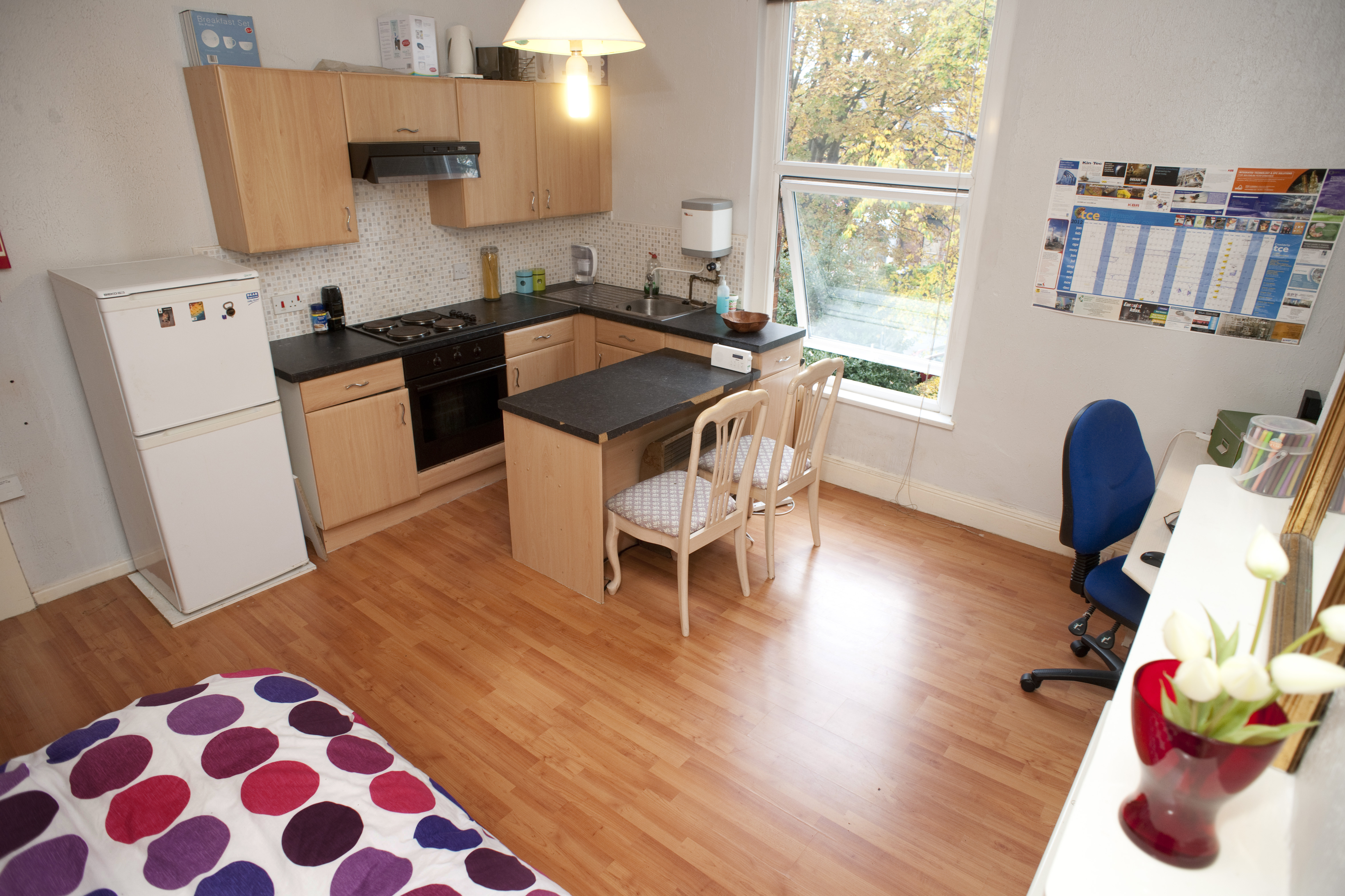 80 (9) VRd Bedsit.JPG