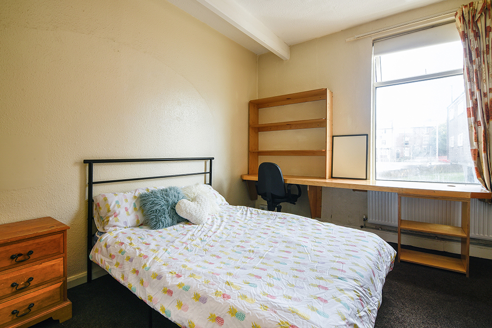 3a Hartley - Bedroom 1.jpg