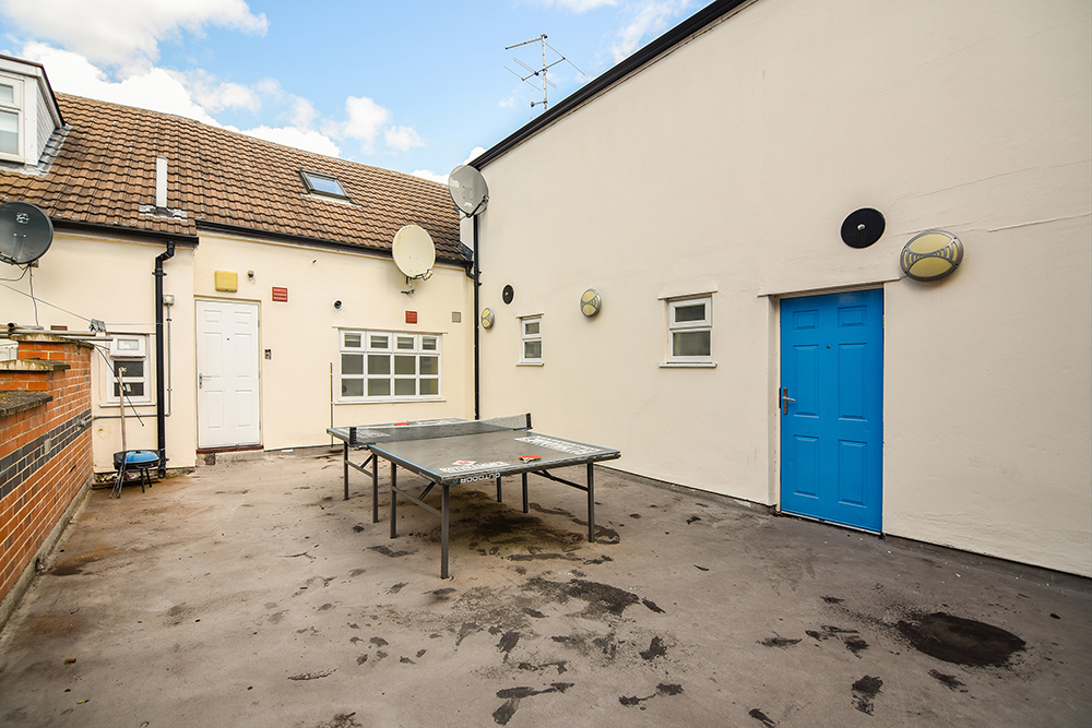 3a Hartley - Outside.jpg