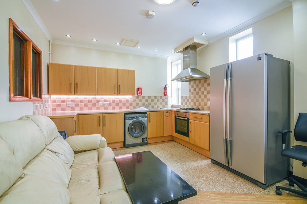 Flat 1, 169 Radford Road - Kitchen.jpg (1)