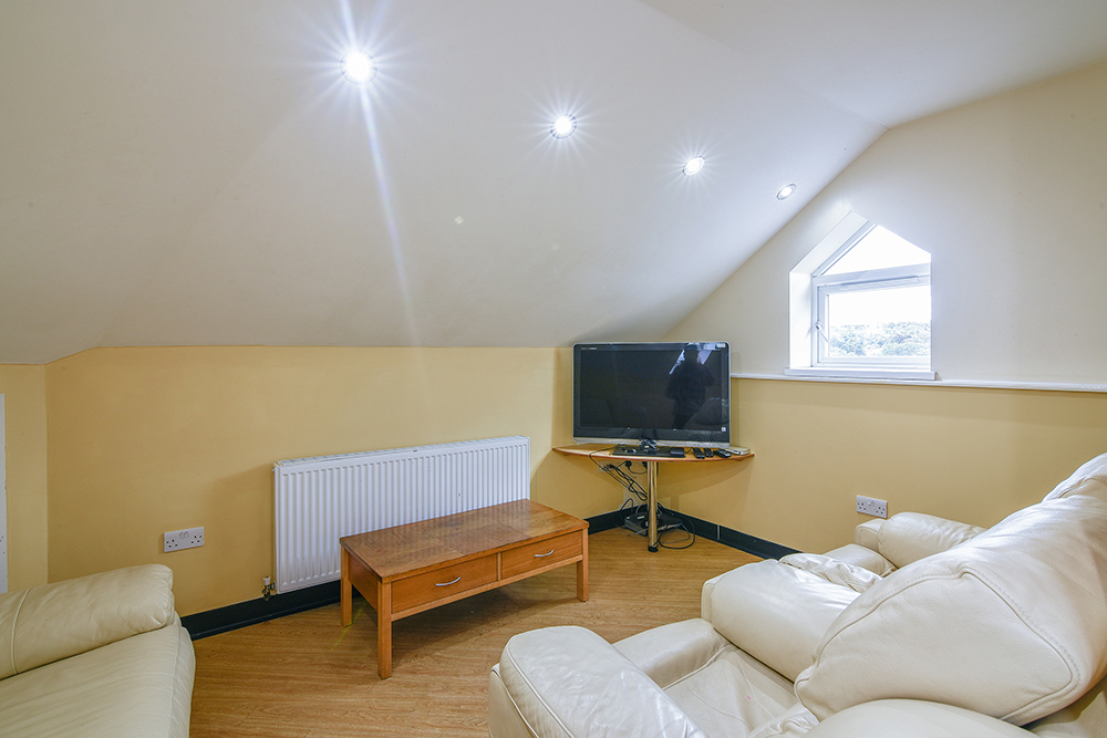 Flat 2, 169 Radford Road - Lounge.jpg