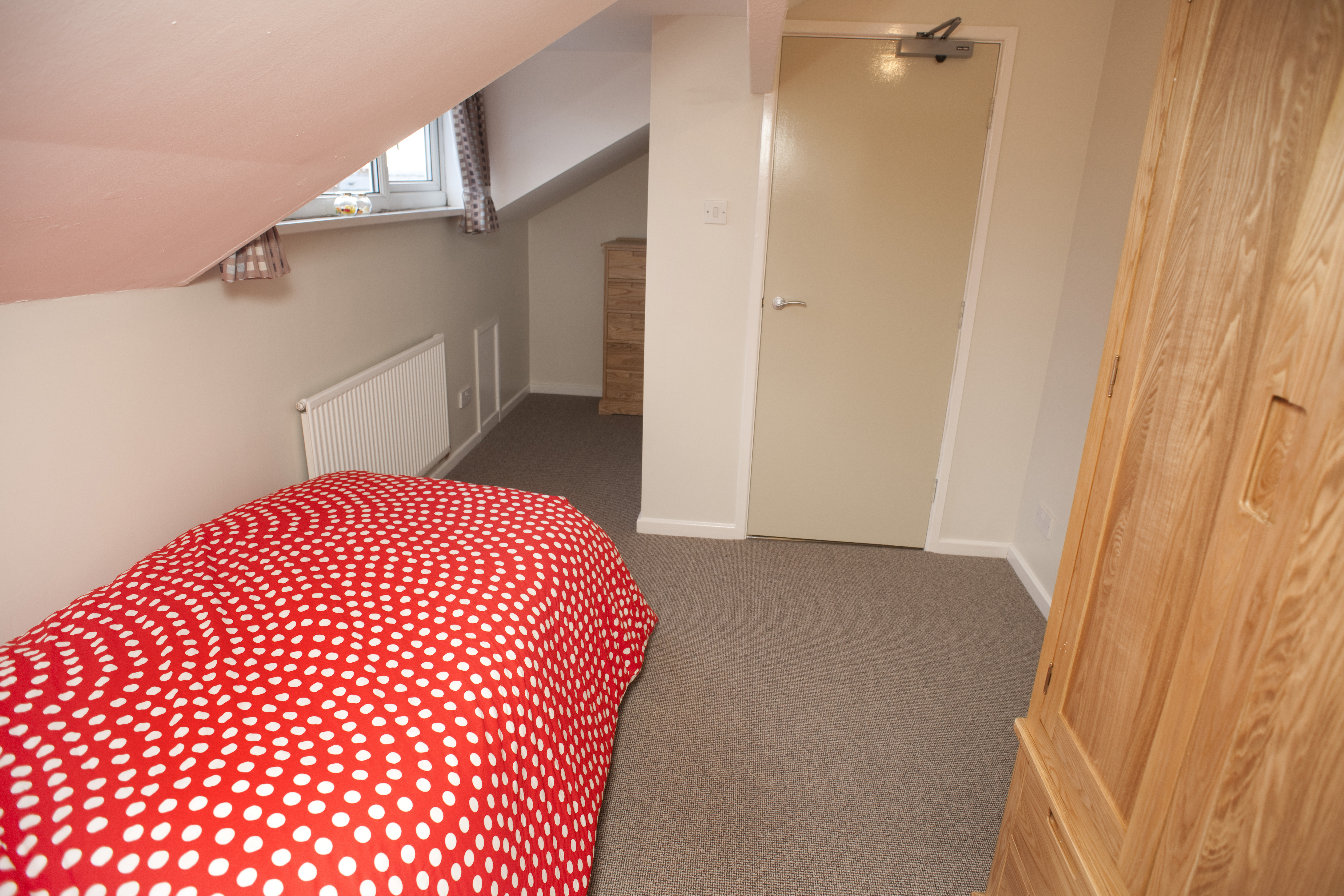 26 KRd Bedroom 2 (4).JPG