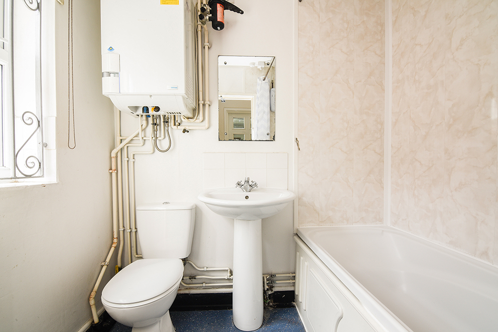 189 Radford Road - Bathroom.jpg