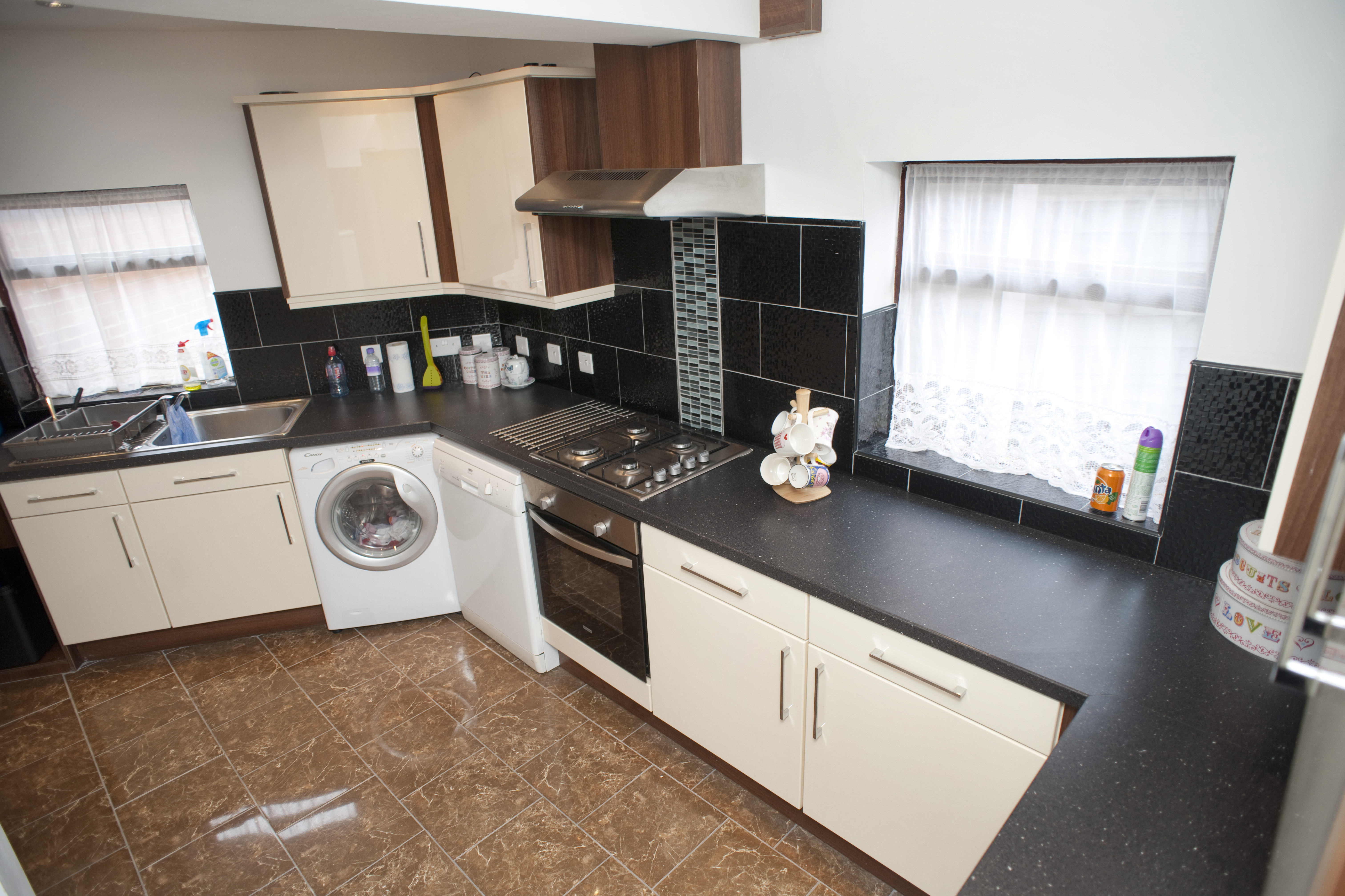 Kitchen (Large) (6).JPG