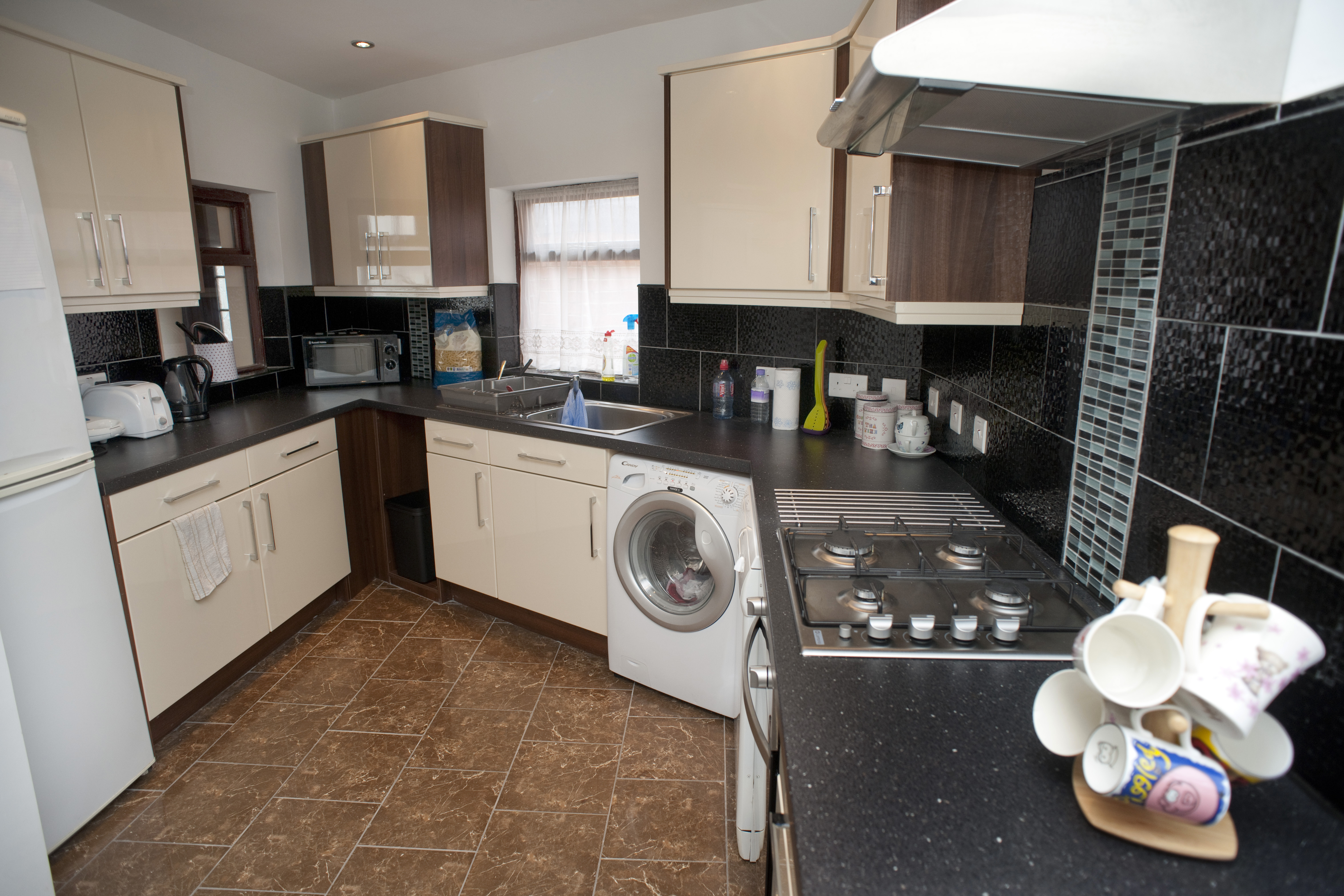 Kitchen (Large) (11).JPG