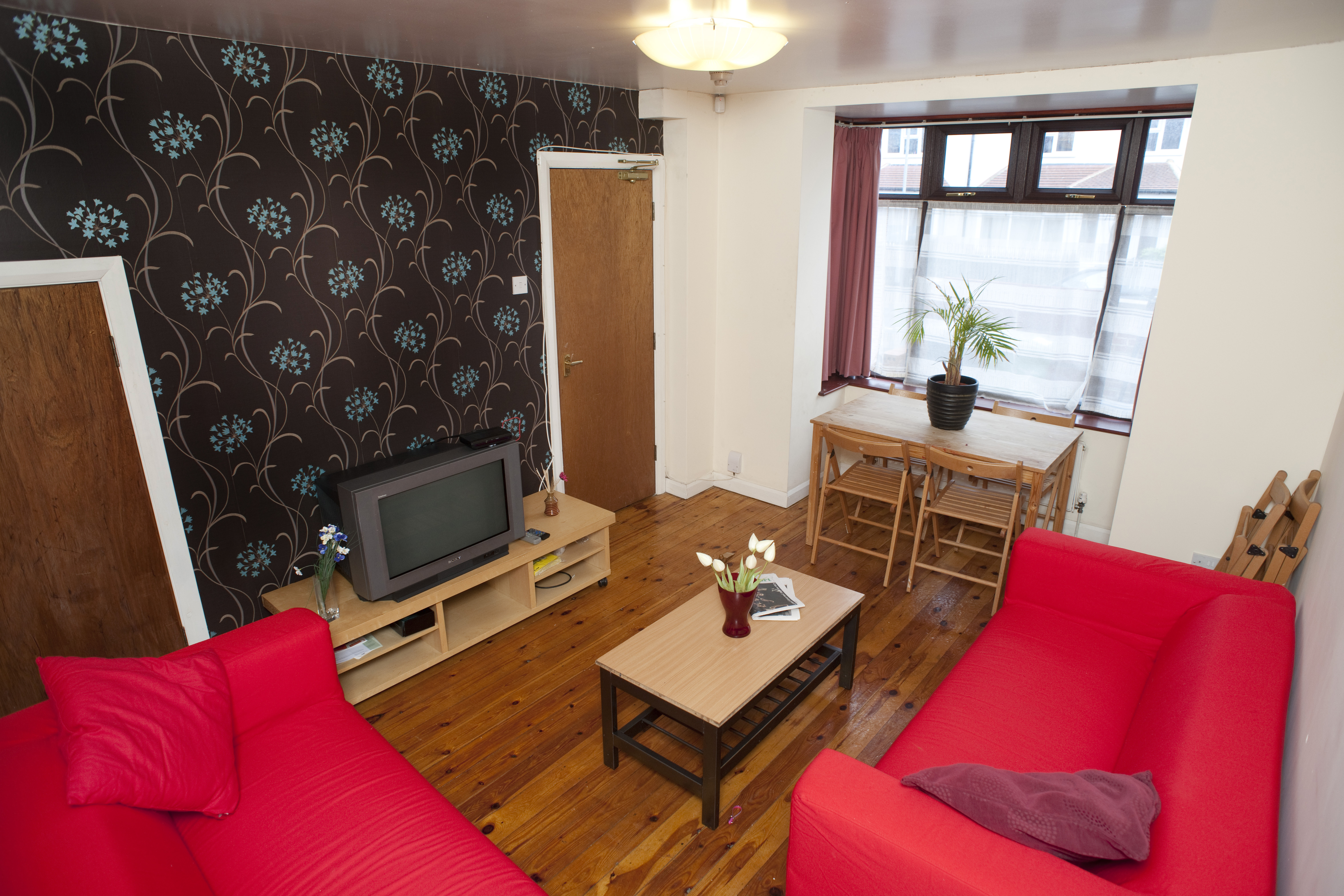 Lounge (Large) (1).JPG