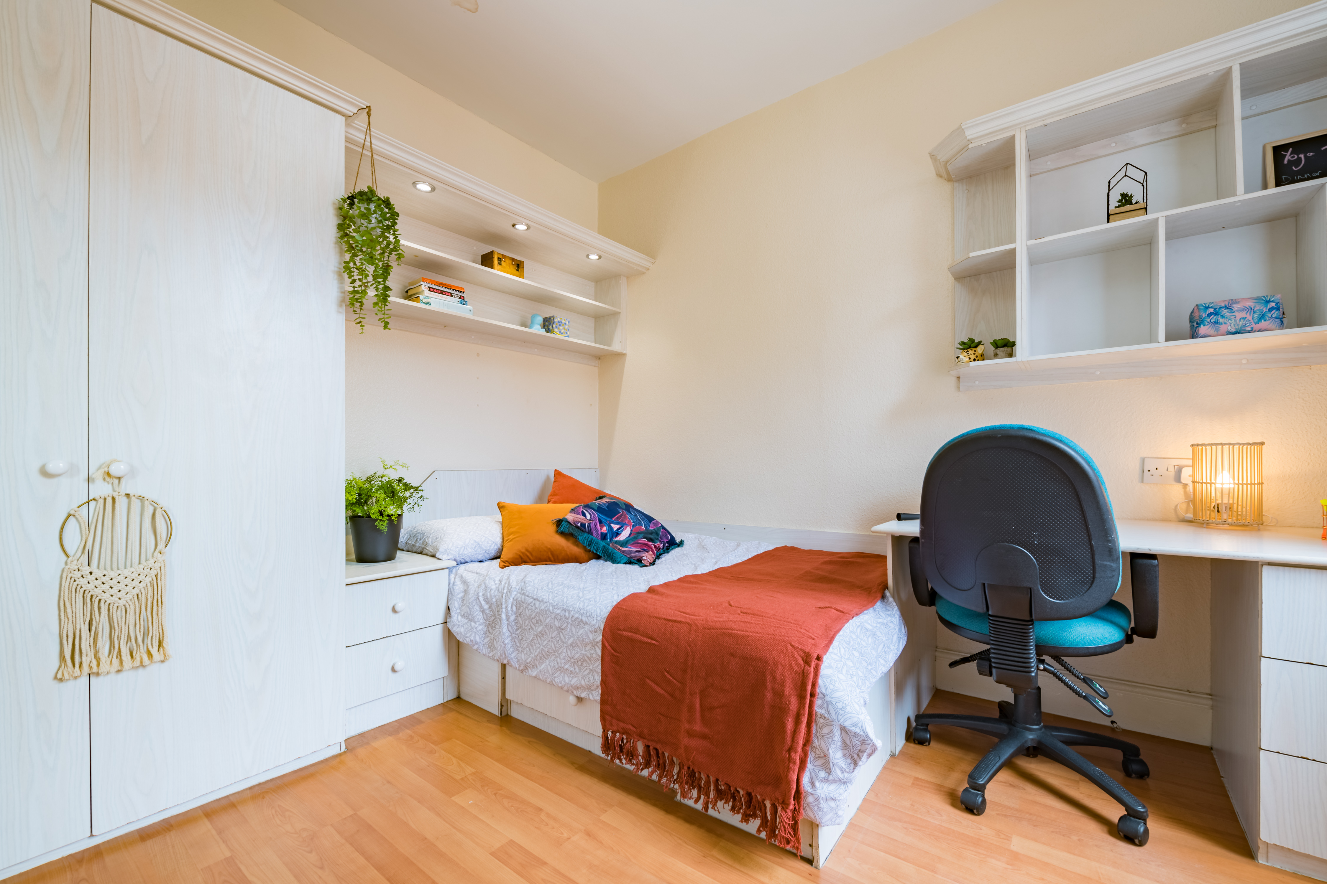 8 Manor Drive-17 Bedroom 4.jpg