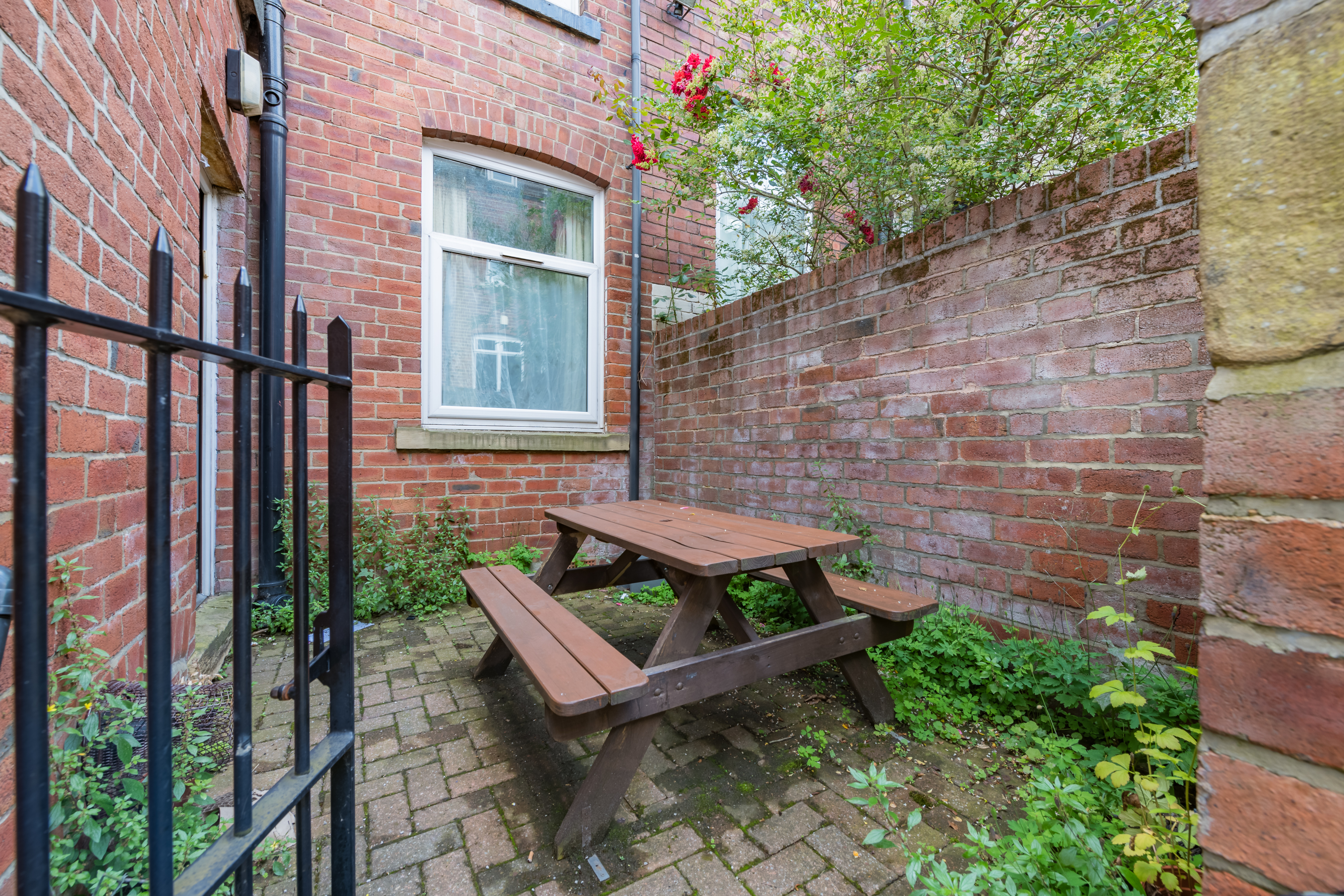 4 Claremont Ave-15 Back garden.jpg