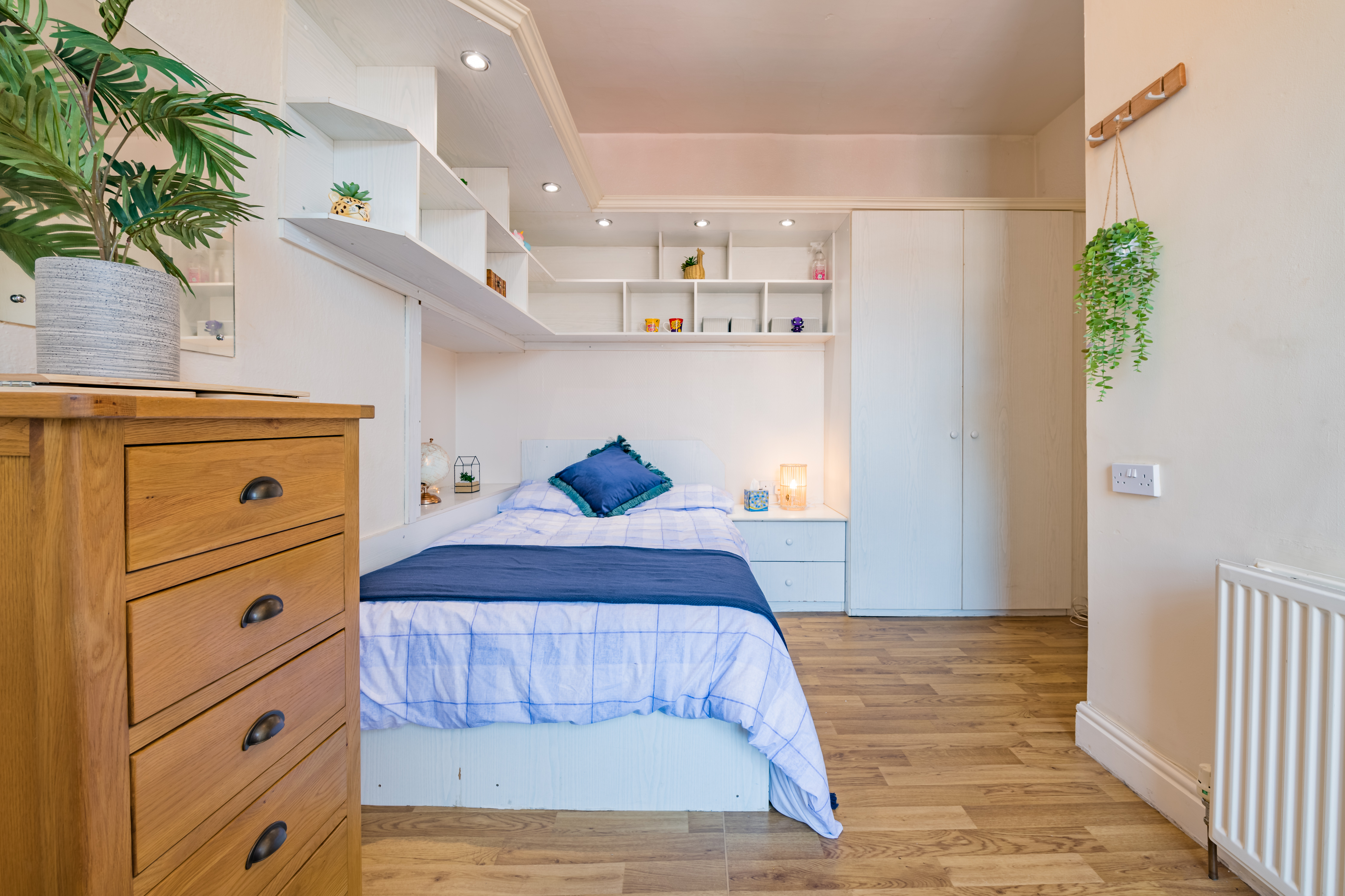 4 Brudenell Avenue- Bedroom 2 (2).jpg